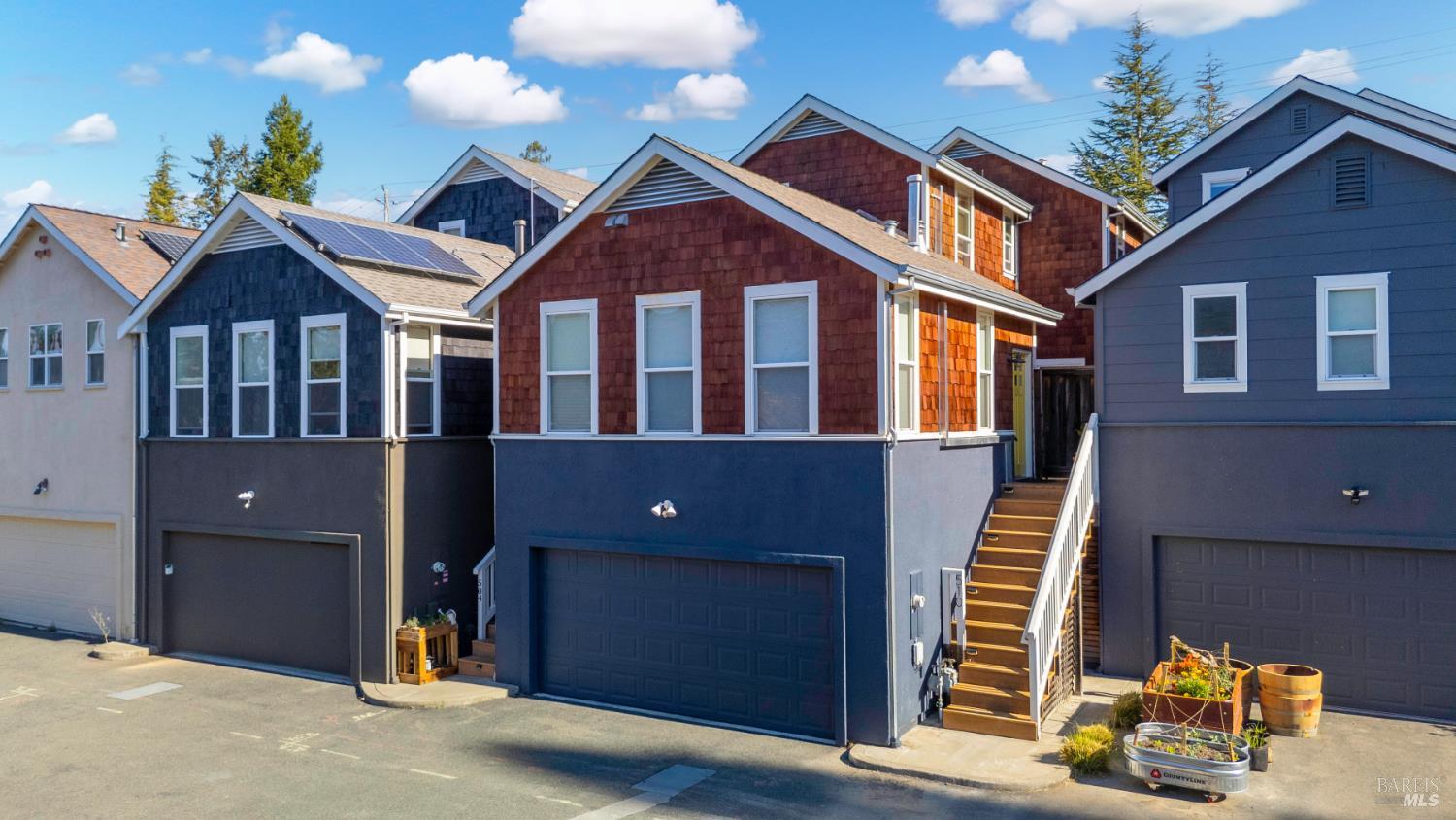 Sebastopol, California, 95472, United States, 3 Bedrooms Bedrooms, ,4 BathroomsBathrooms,Residential,For Sale,1987420