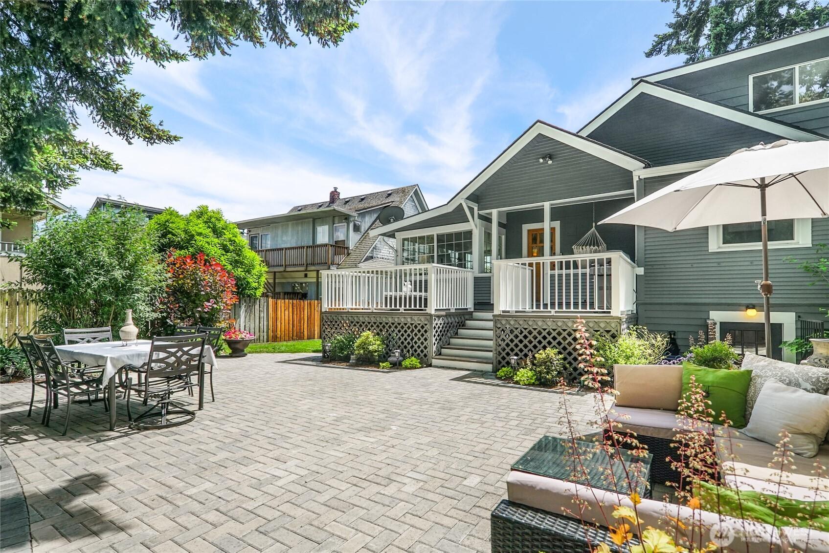 SEATTLE, Washington, 98103, United States, 4 Bedrooms Bedrooms, ,2 BathroomsBathrooms,Residential,For Sale,1874461