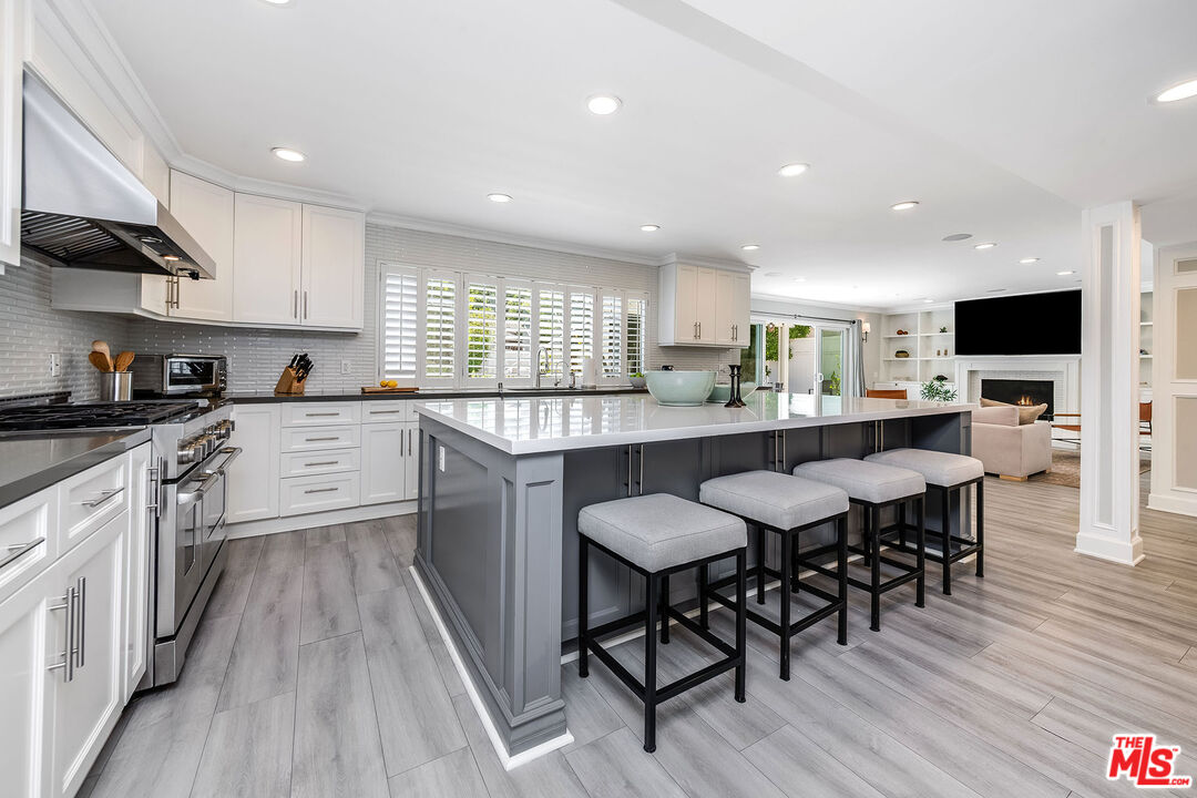 Studio City, California, 91604, United States, 4 Bedrooms Bedrooms, ,3 BathroomsBathrooms,Residential,For Sale,1850354