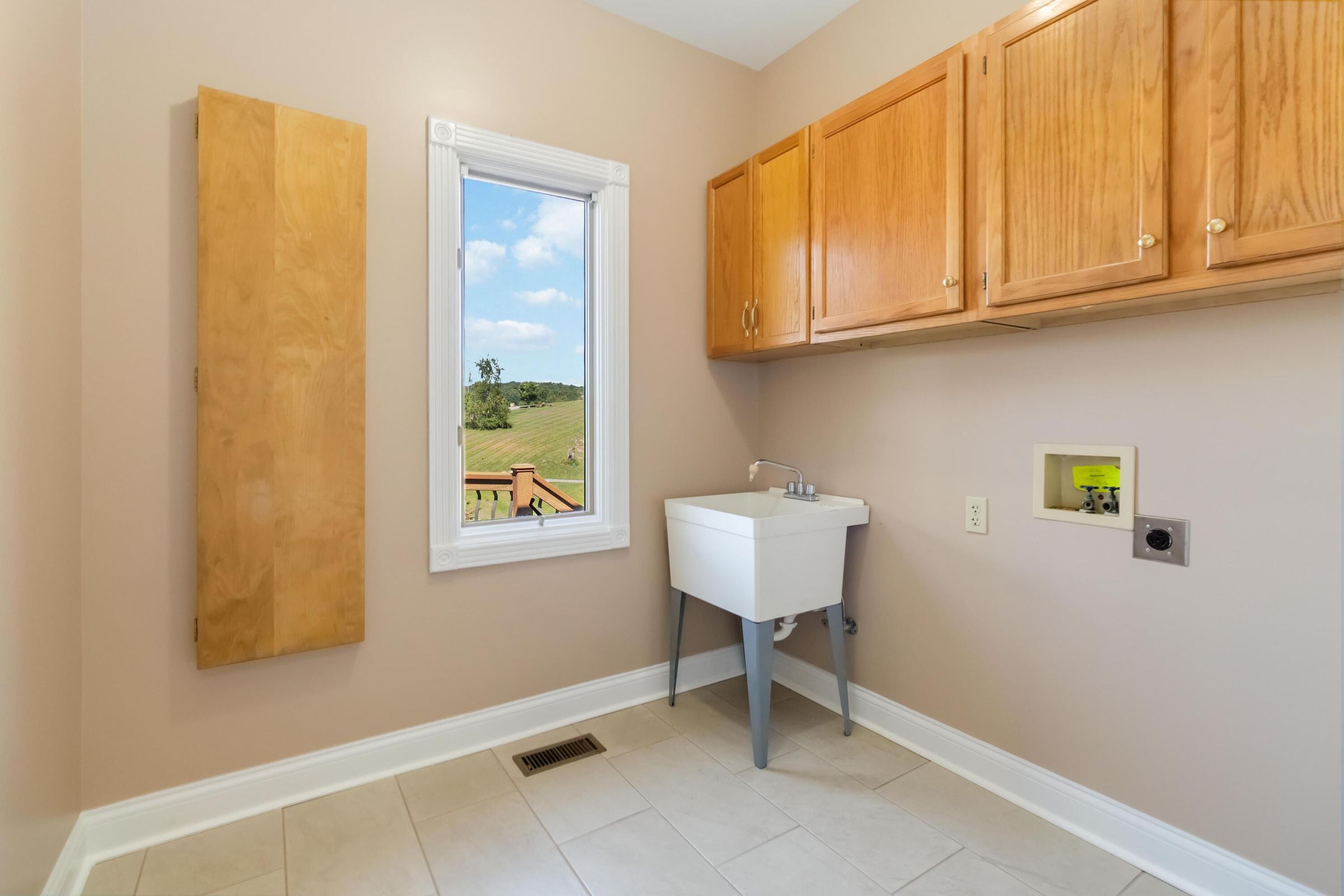 London, Kentucky, 40744, United States, 5 Bedrooms Bedrooms, ,4 BathroomsBathrooms,Residential,For Sale,2006451