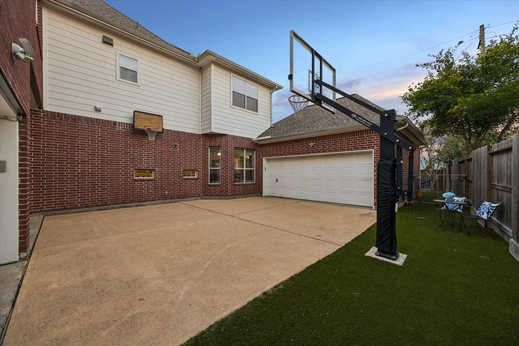  3523 Silvercreek Drive - 物件實景