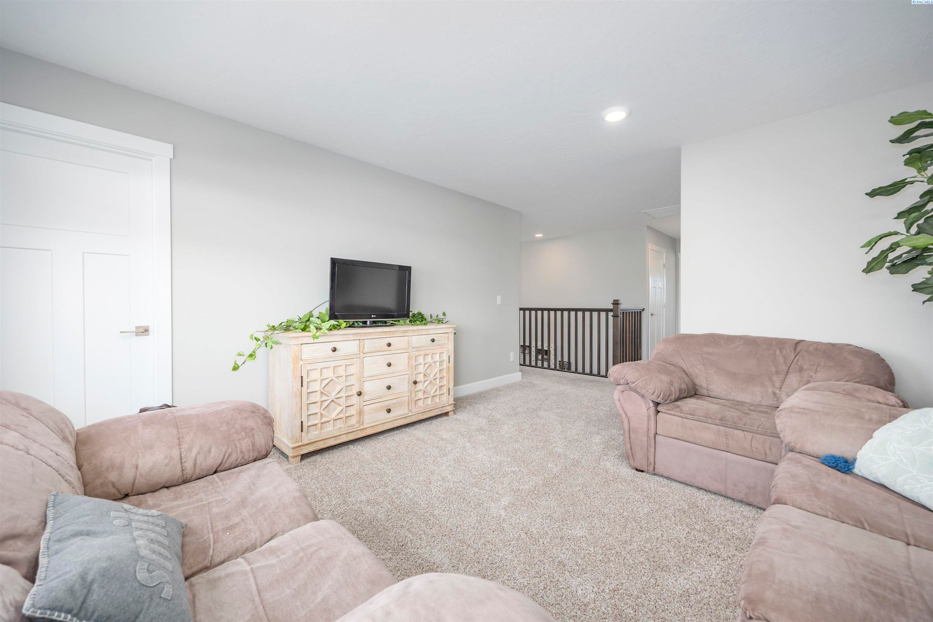 Pasco, Washington, 99301, United States, 3 Bedrooms Bedrooms, ,3 BathroomsBathrooms,Residential,For Sale,2012523