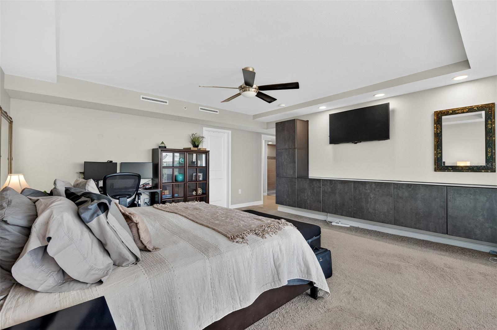 CLEARWATER BEACH, Florida, 33767, United States, 2 Bedrooms Bedrooms, ,2 BathroomsBathrooms,Residential,For Sale,1998949