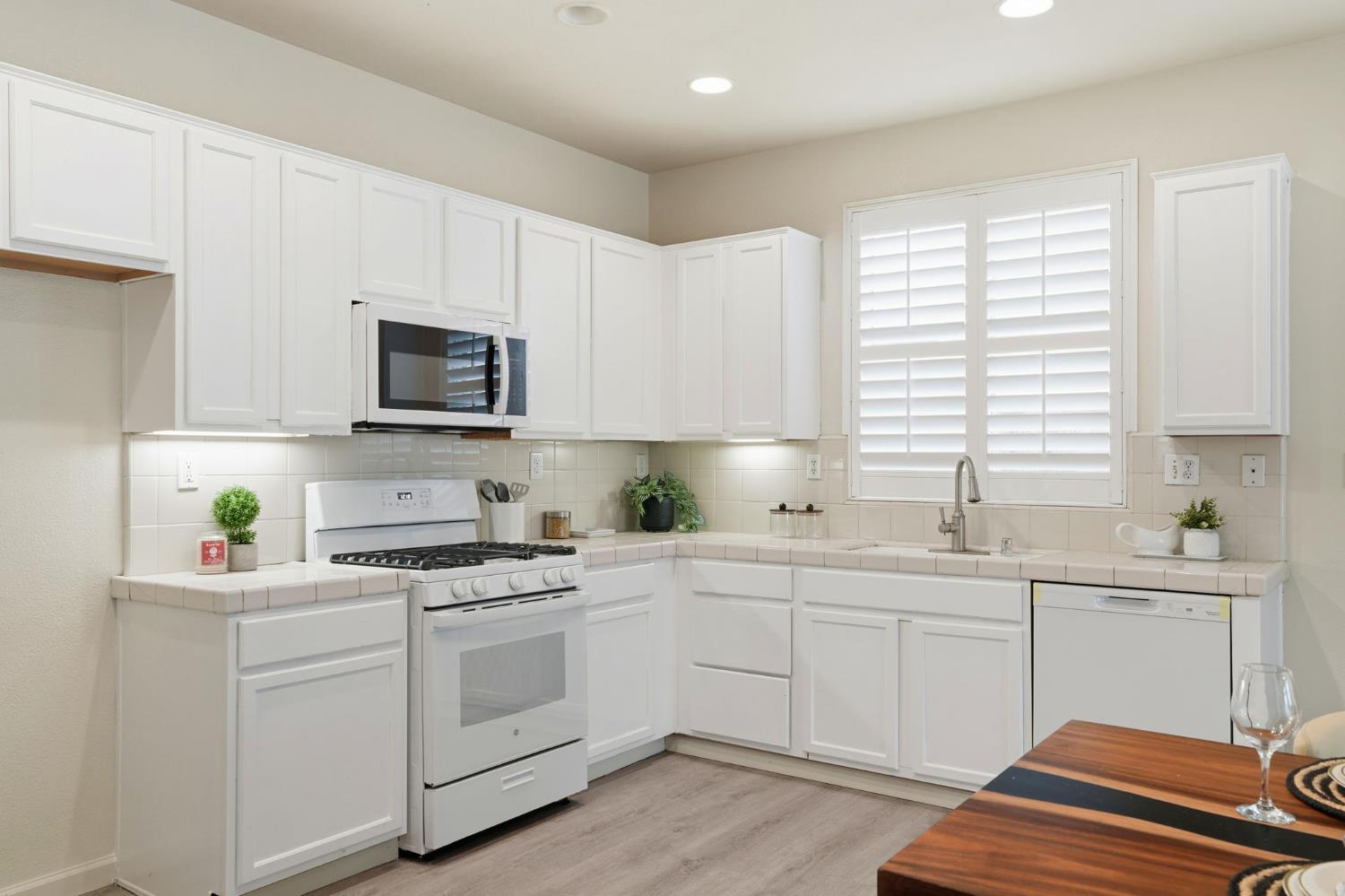 Stockton, California, 95209, United States, 4 Bedrooms Bedrooms, ,3 BathroomsBathrooms,Residential,For Sale,1998971