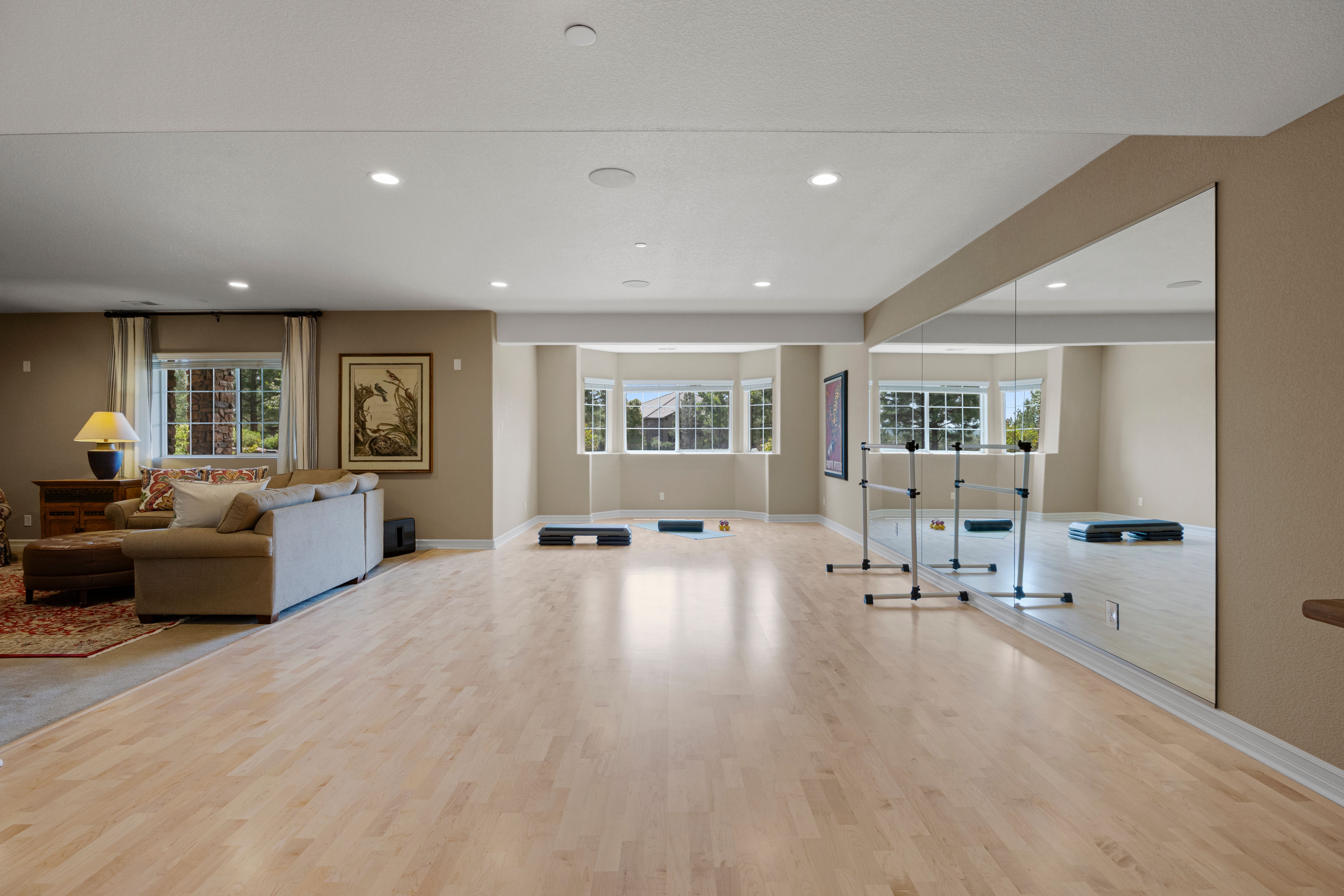  Graciously appointed and impeccably maintained, this patio home - 物件實景