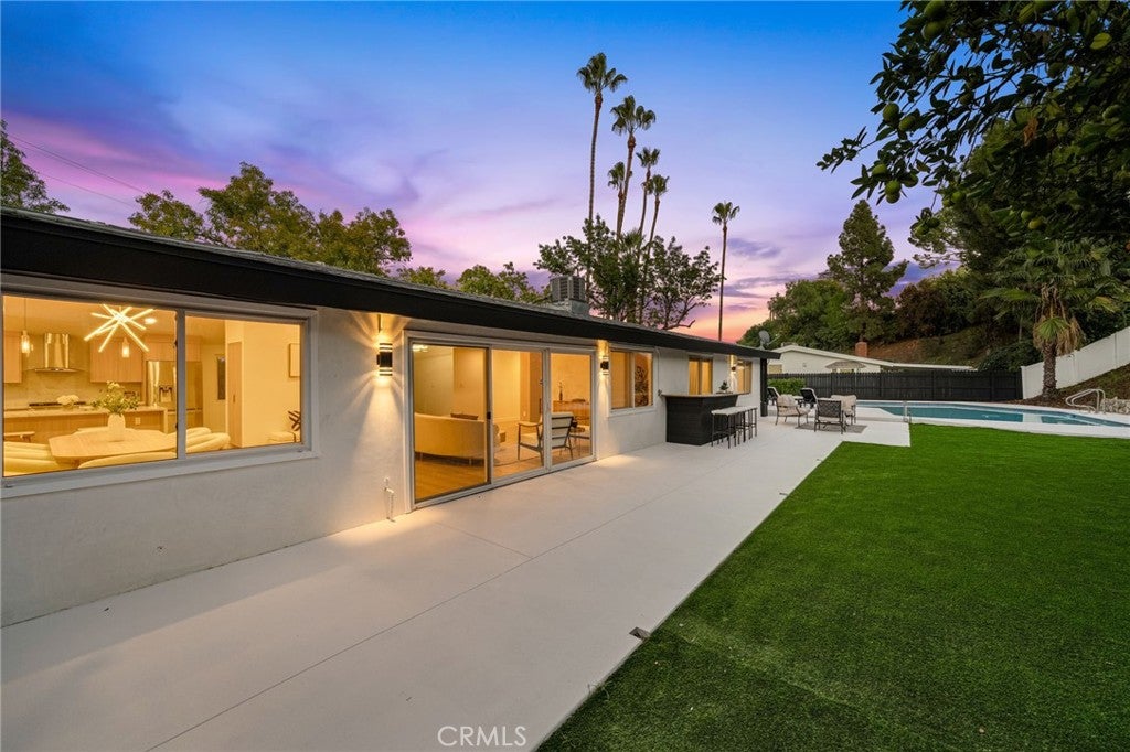 Woodland Hills, California, 91367, United States, 3 Bedrooms Bedrooms, ,2 BathroomsBathrooms,Residential,For Sale,1991959