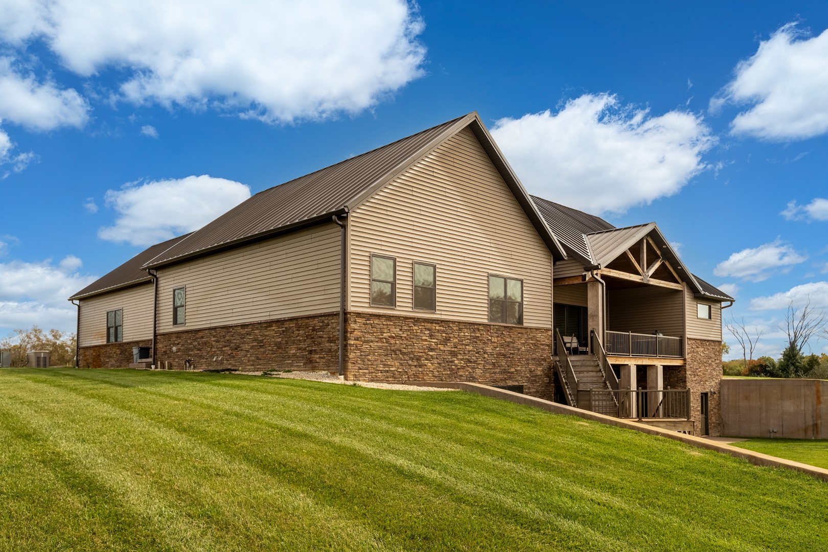 Carbondale, Illinois, 62902, United States, 3 Bedrooms Bedrooms, ,8 BathroomsBathrooms,Residential,For Sale,1986074