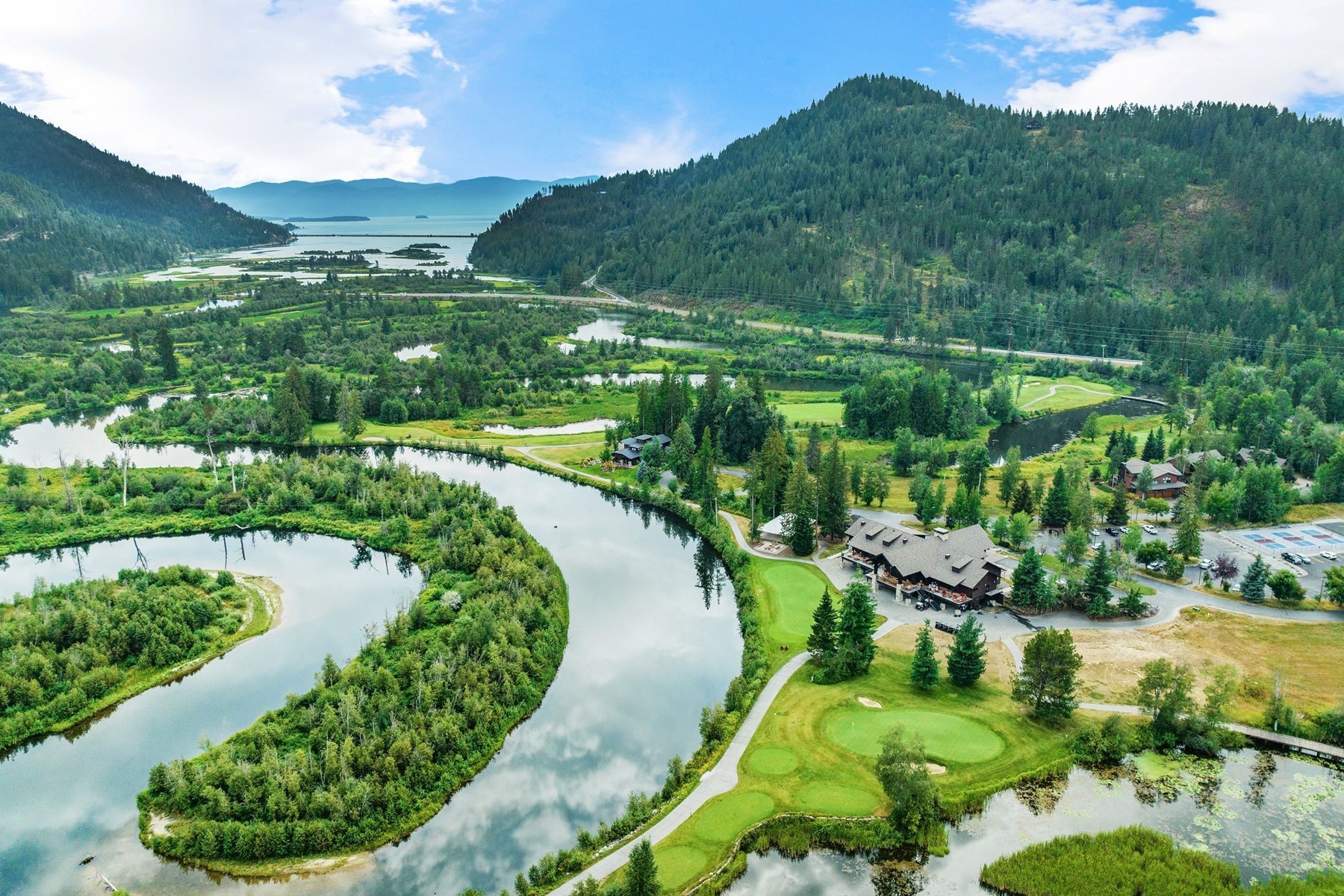  Commanding Lake Views - 物件實景