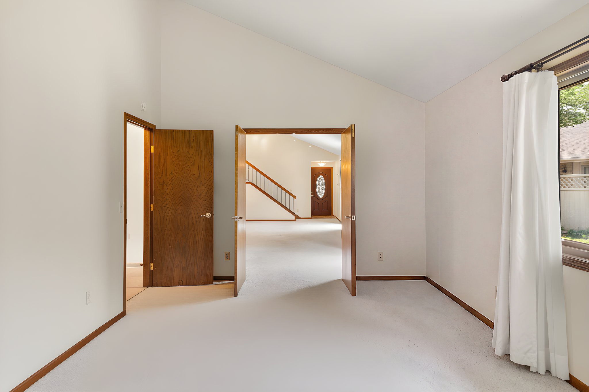  Light-Filled Loft in Desirable Woodbury - 物件實景