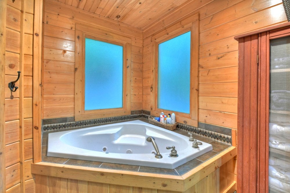 Blue Ridge, Georgia, 30513, United States, 4 Bedrooms Bedrooms, ,3 BathroomsBathrooms,Residential,For Sale,1858921