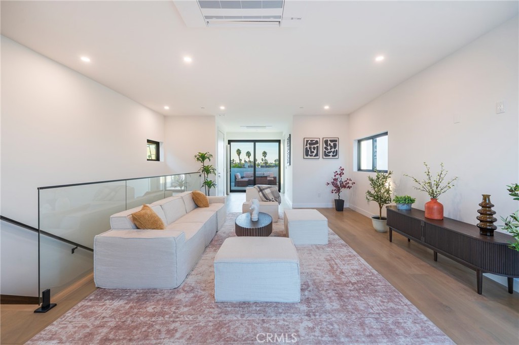 Huntington Beach, California, 92648, United States, 3 Bedrooms Bedrooms, ,5 BathroomsBathrooms,Residential,For Sale,2003455