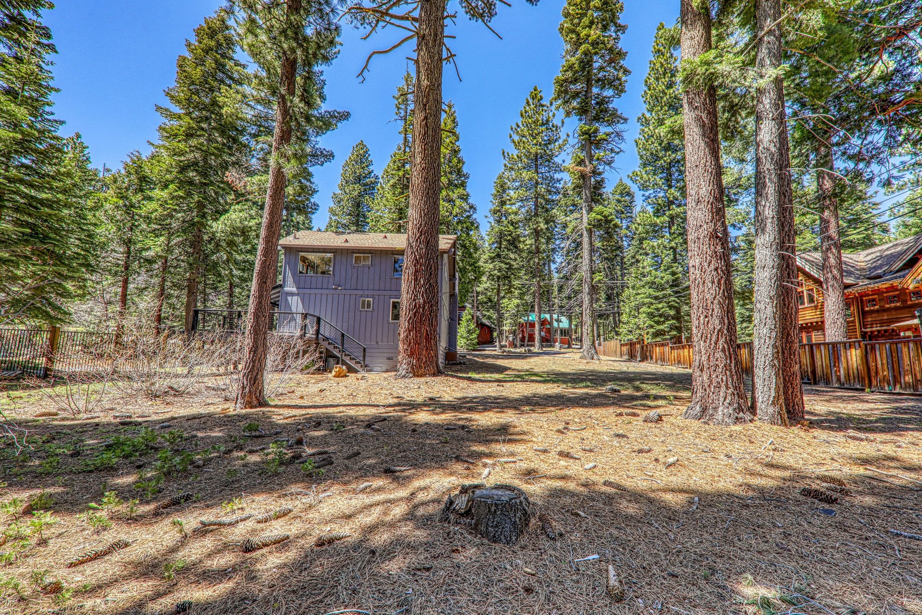  Tucked into a Prime Tahoe City setting - 物件實景