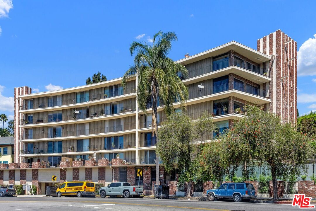 Los Angeles, California, 90068, United States, 2 Bedrooms Bedrooms, ,2 BathroomsBathrooms,Residential,For Sale,1939987