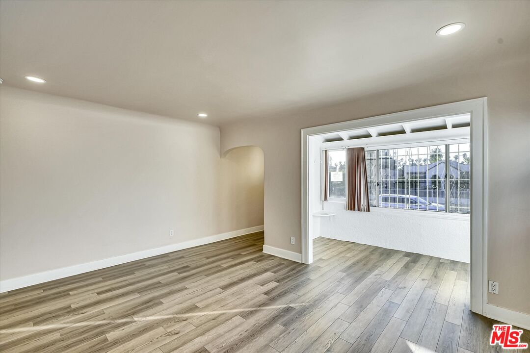 Los Angeles, California, 90043, United States, 2 Bedrooms Bedrooms, ,Residential,For Sale,1766185