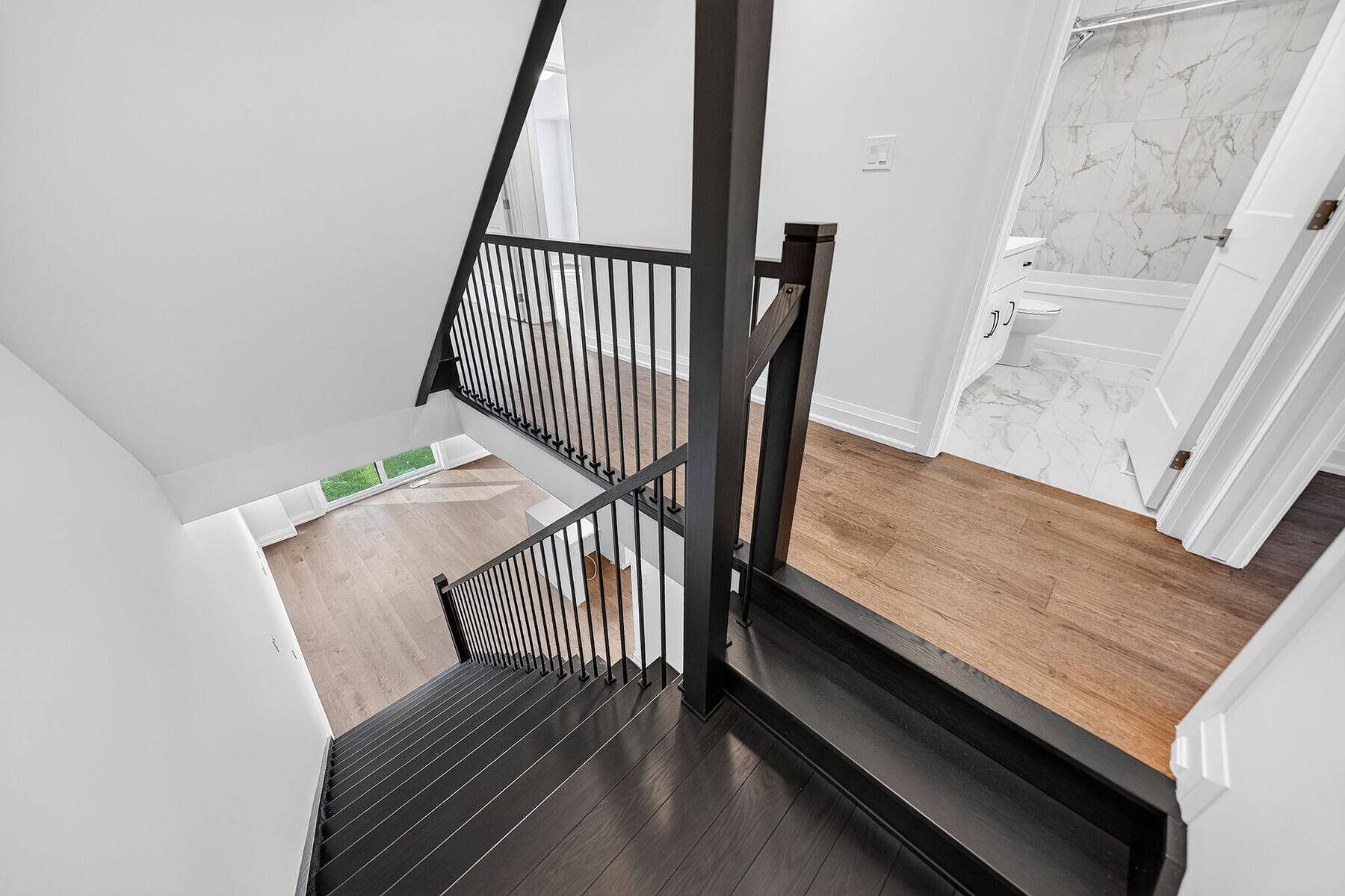  Brand New Luxurious Townhome - 物件實景