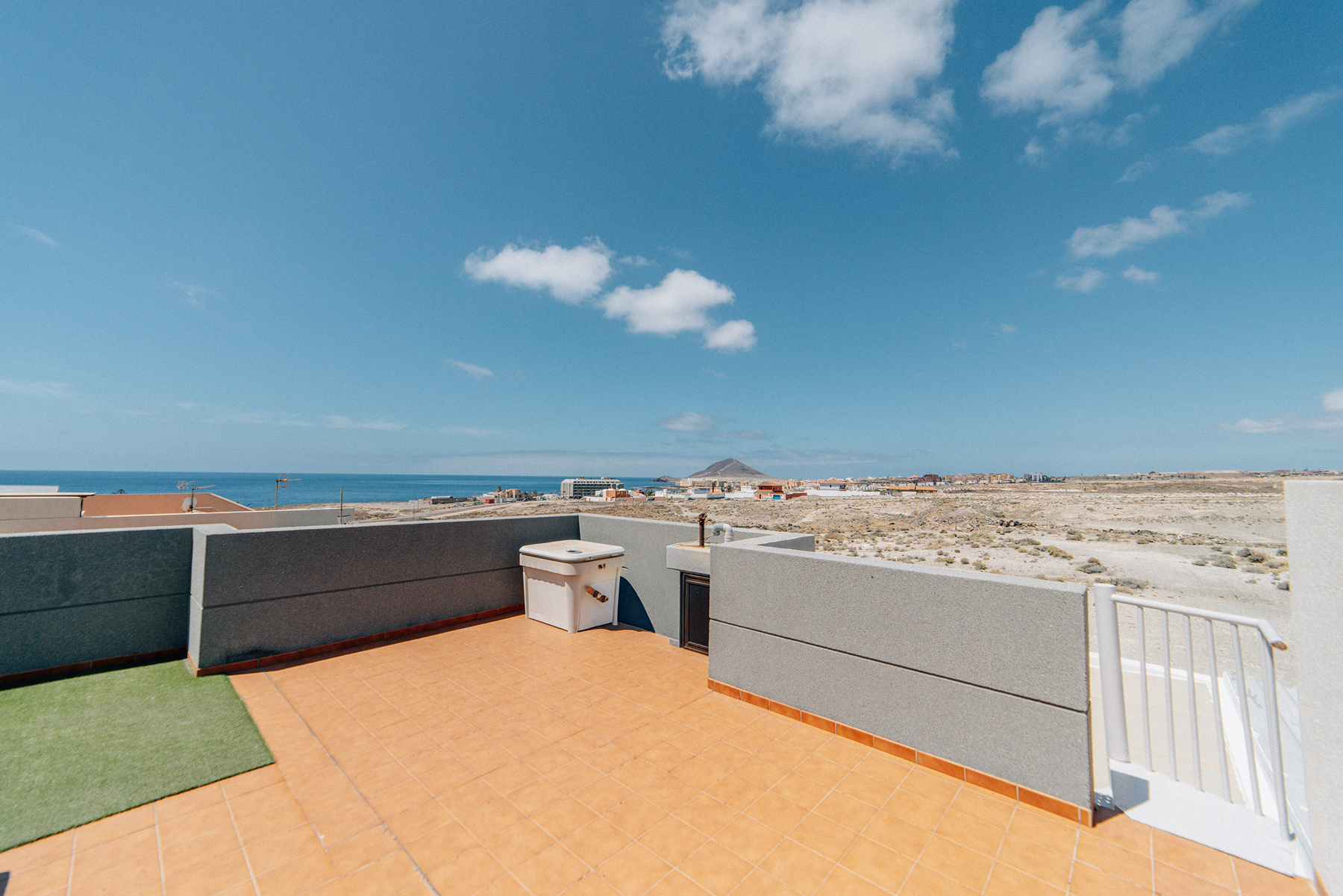  Contemporary Villa for Sale in El Médano, South Tenerife - 物件實景