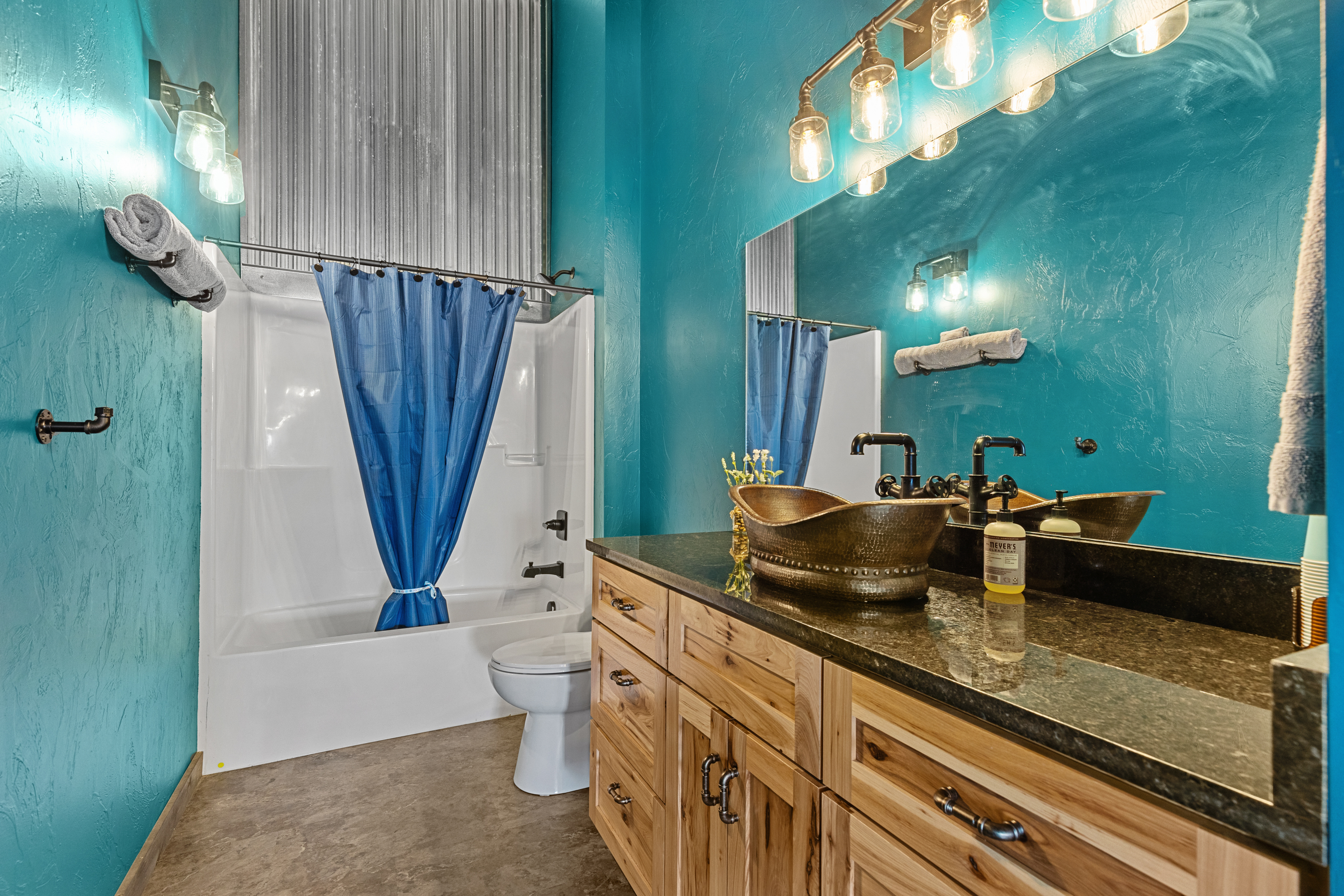 Hot Springs, South Dakota, 57747, United States, 6 Bedrooms Bedrooms, ,6 BathroomsBathrooms,Residential,For Sale,1978039