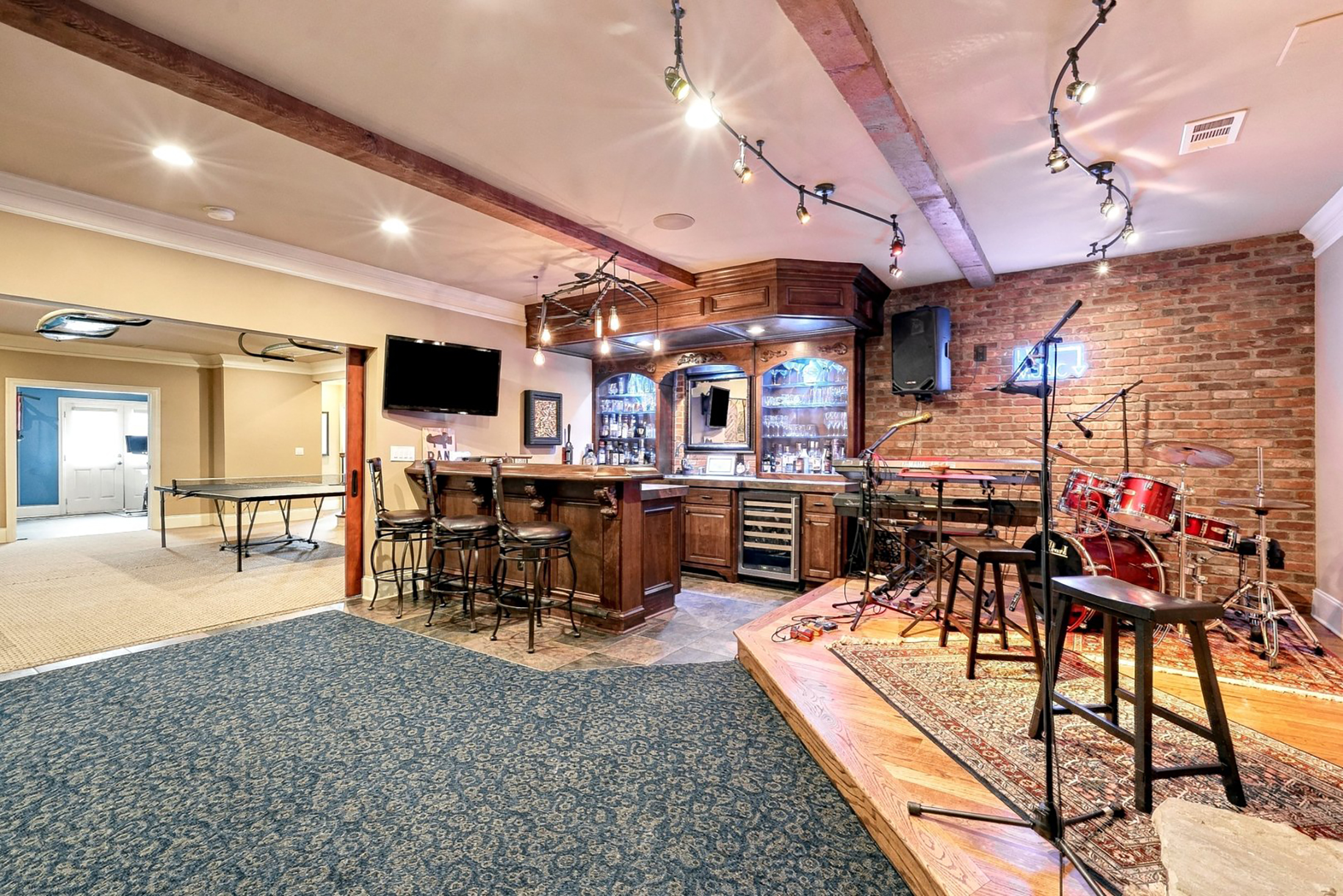  Exceptional Custom-Built Home with Theater, Full Bar and Private Gym - 物件實景