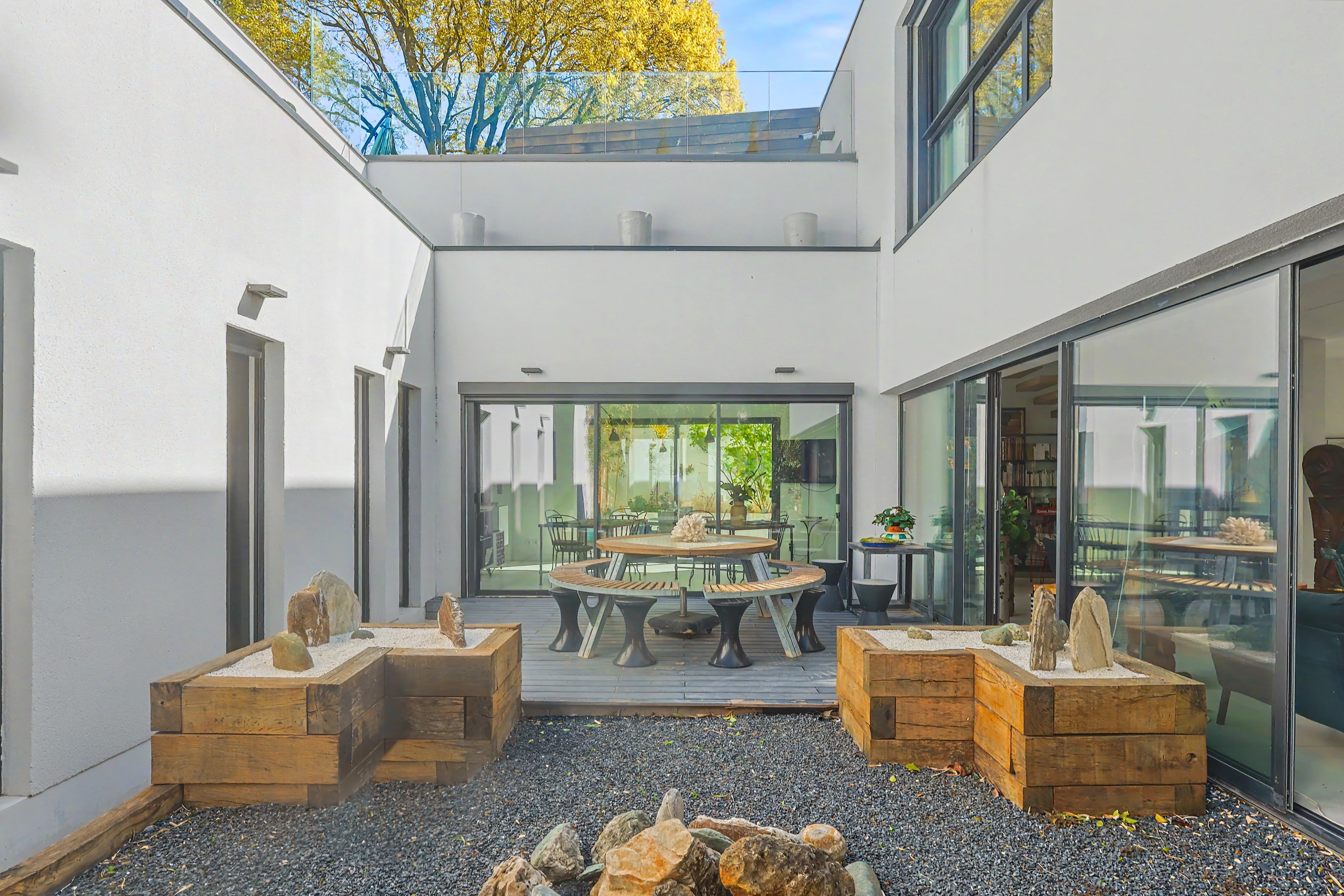  Aix-en-Provence — Contemporary House with Pool, Garden and Parking within Walki… - 物件實景