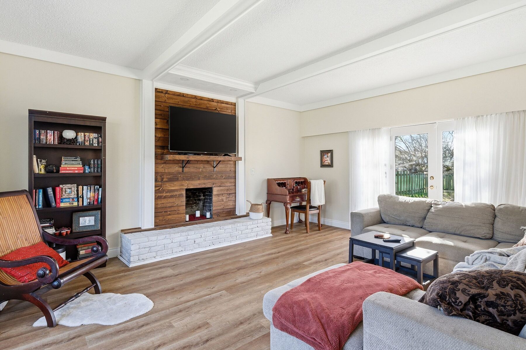  Gordon Head Family Home - 物件實景