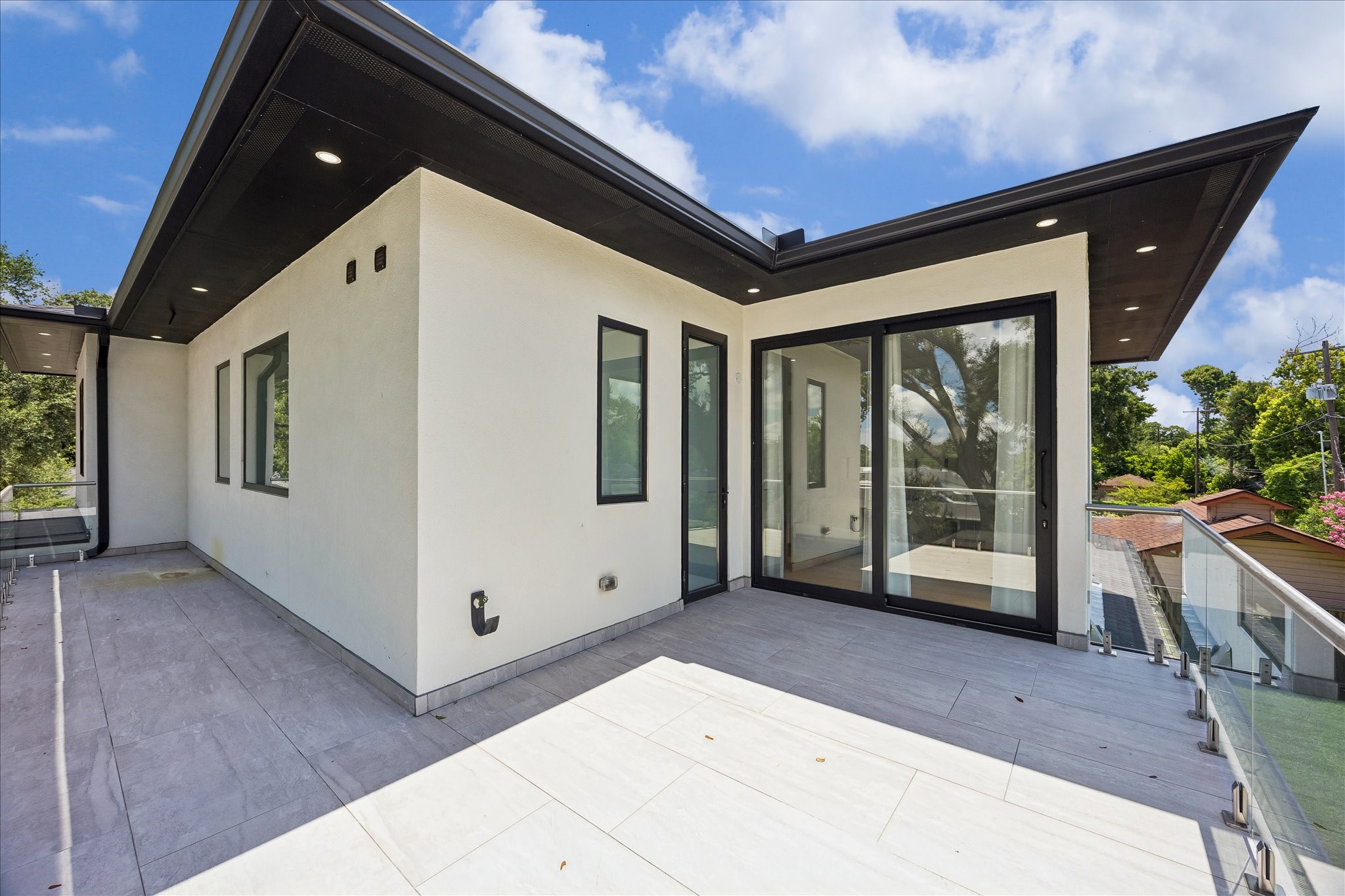  9909 Larston Street - 物件實景