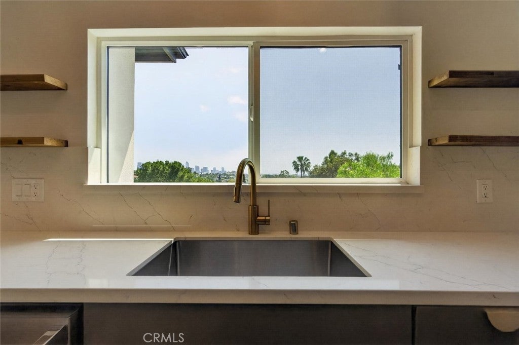Los Angeles, California, 90026, United States, 3 Bedrooms Bedrooms, ,3 BathroomsBathrooms,Residential,For Sale,2040184