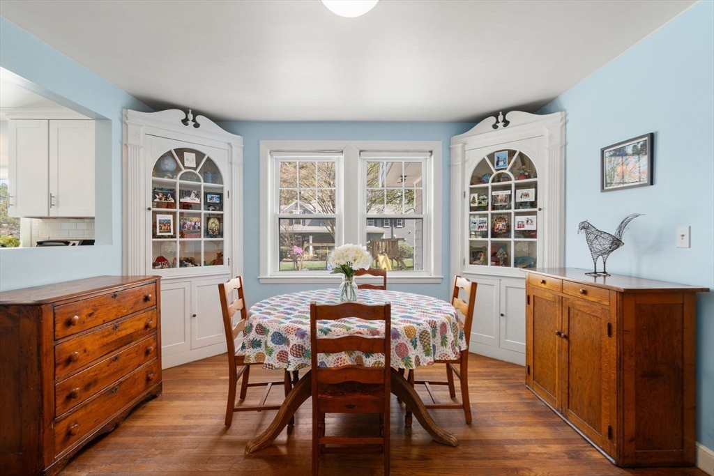 Weston, Massachusetts, 02493, United States, 4 Bedrooms Bedrooms, ,3 BathroomsBathrooms,Residential,For Sale,1804210