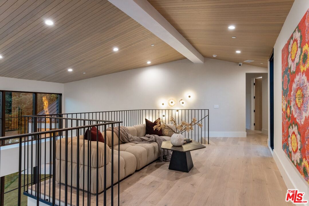 Los Angeles, California, 90049, United States, 5 Bedrooms Bedrooms, ,3 BathroomsBathrooms,Residential,For Sale,1839044