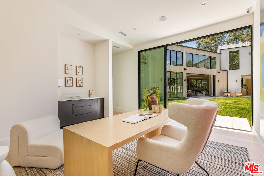 Los Angeles, California, 90049, United States, 5 Bedrooms Bedrooms, ,3 BathroomsBathrooms,Residential,For Sale,1839044