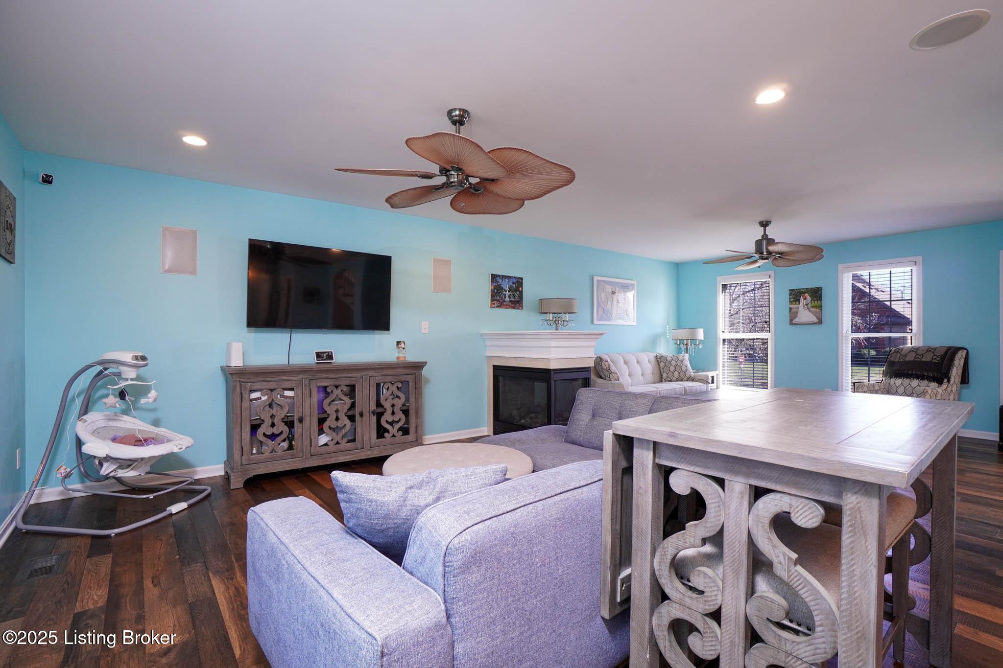 Louisville, Kentucky, 40299, United States, 3 Bedrooms Bedrooms, ,4 BathroomsBathrooms,Residential,For Sale,2000684