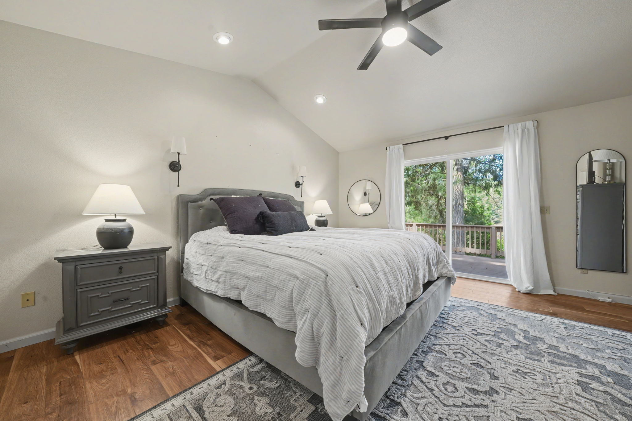  Quiet Cul-de-Sac Living with Views, Modern Updates - 物件實景
