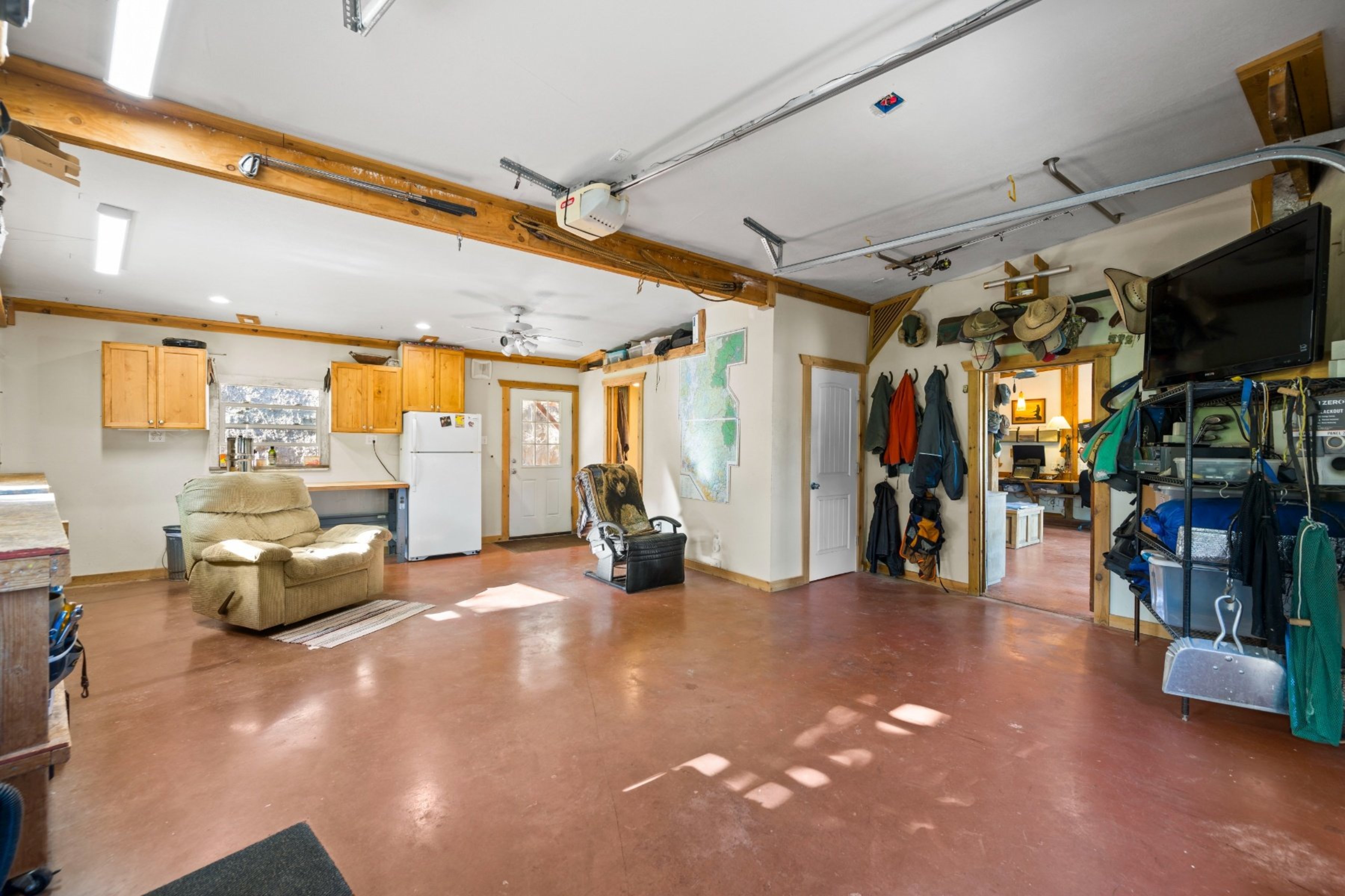  Opportunity to Subdivide - Build Homes With a City & Foothills View - 物件實景