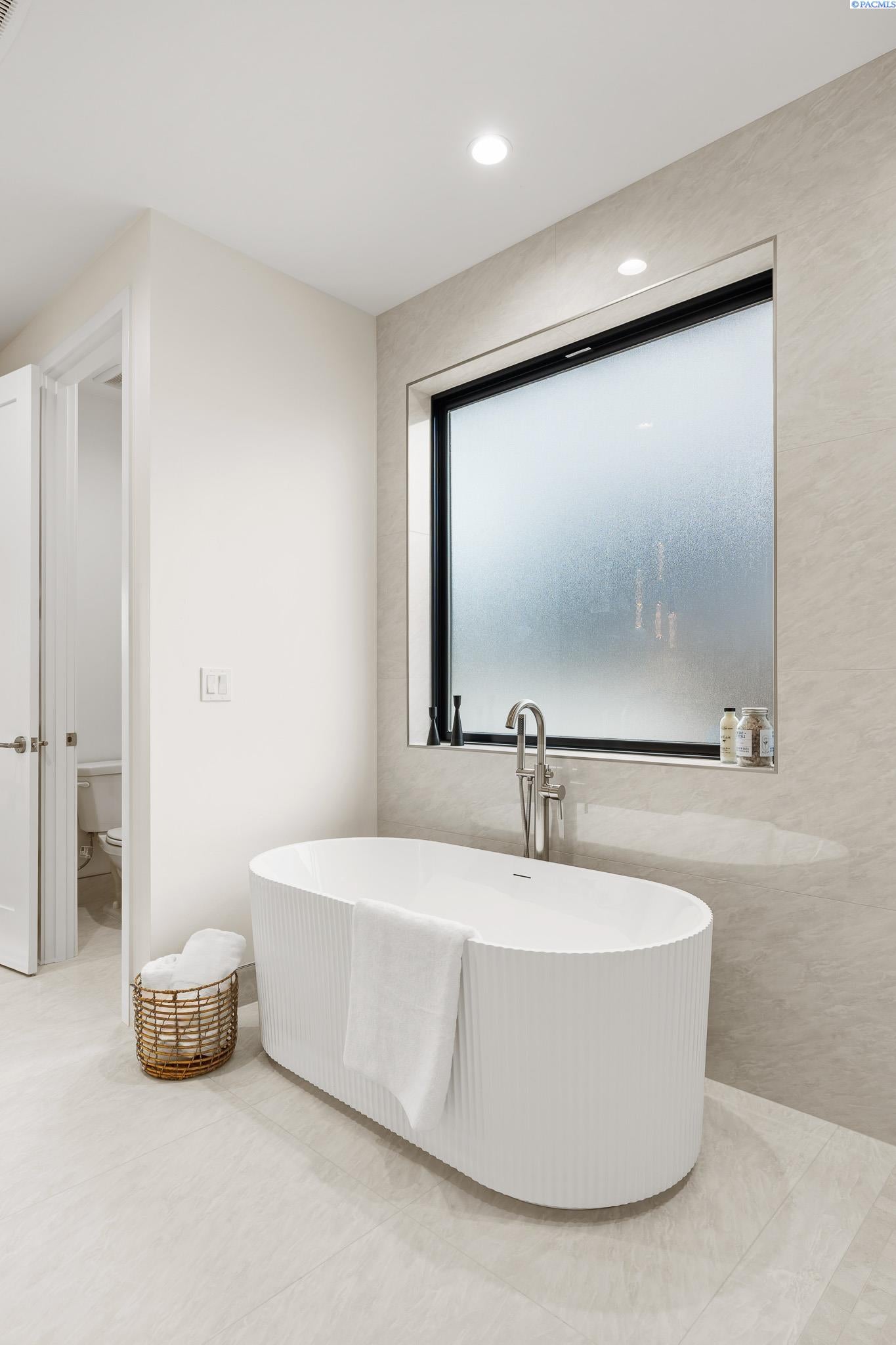 Richland, Washington, 99352, United States, 4 Bedrooms Bedrooms, ,2 BathroomsBathrooms,Residential,For Sale,2000118