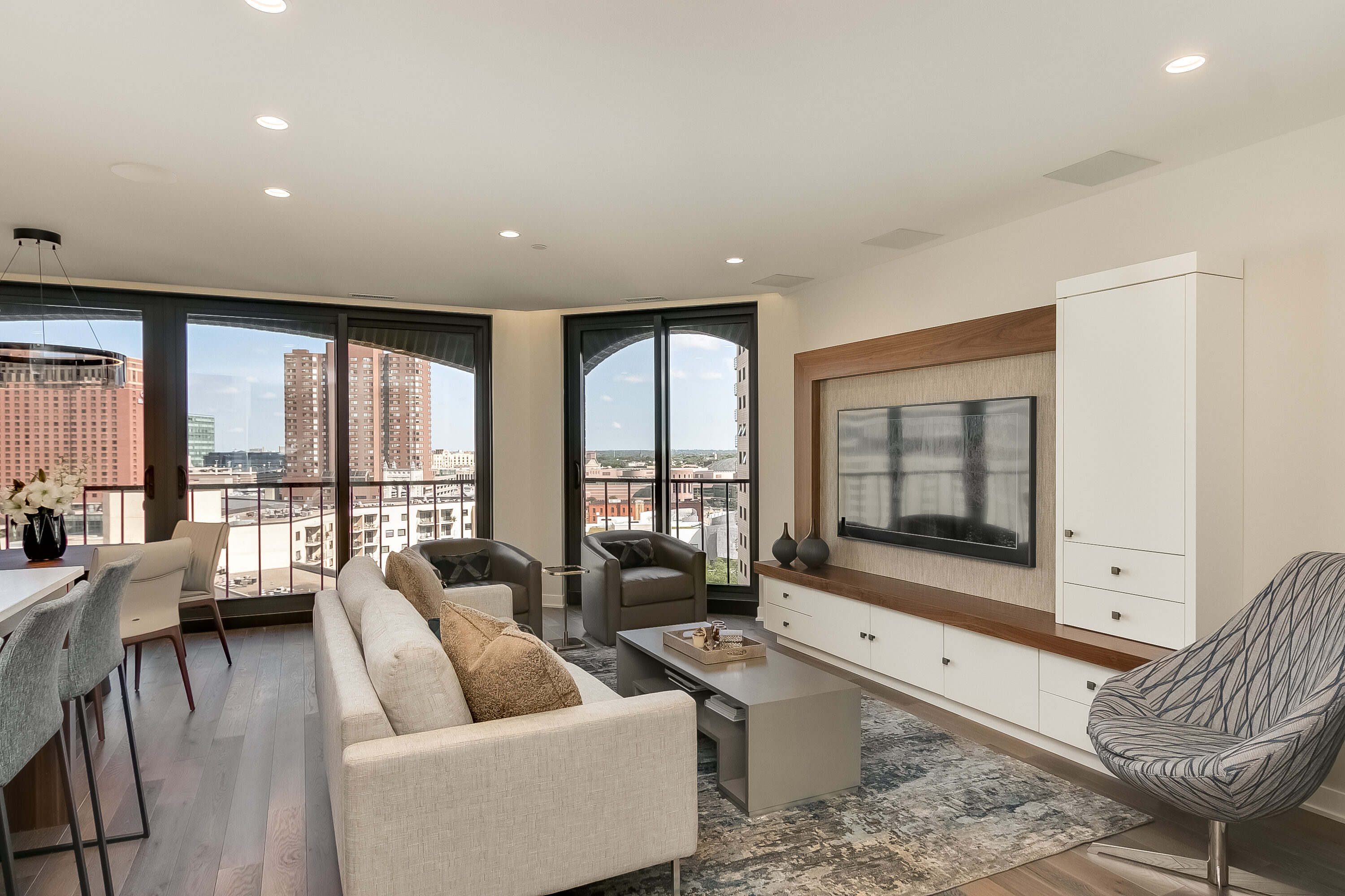  Luxurious Reimagined Downtown Condo - 物件實景