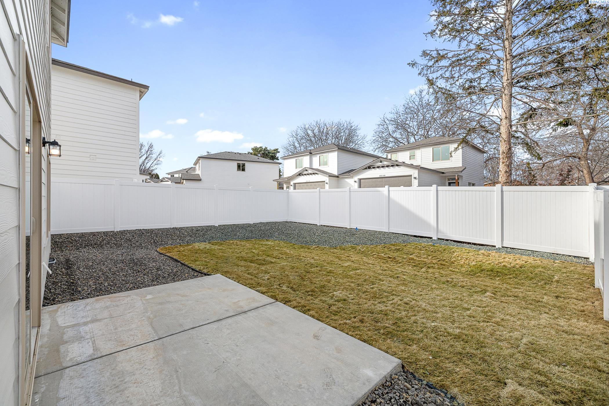 Kennewick, Washington, 99337, United States, 7 Bedrooms Bedrooms, ,Residential,For Sale,1794689