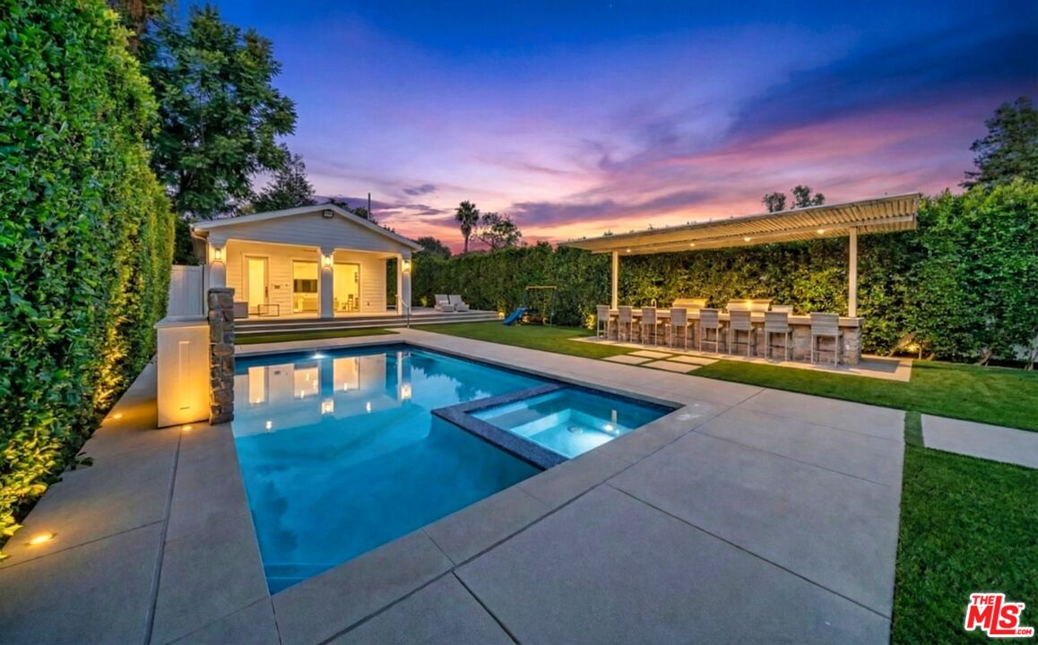 Valley Village, California, 91607, United States, 7 Bedrooms Bedrooms, ,8 BathroomsBathrooms,Residential,For Sale,1997303