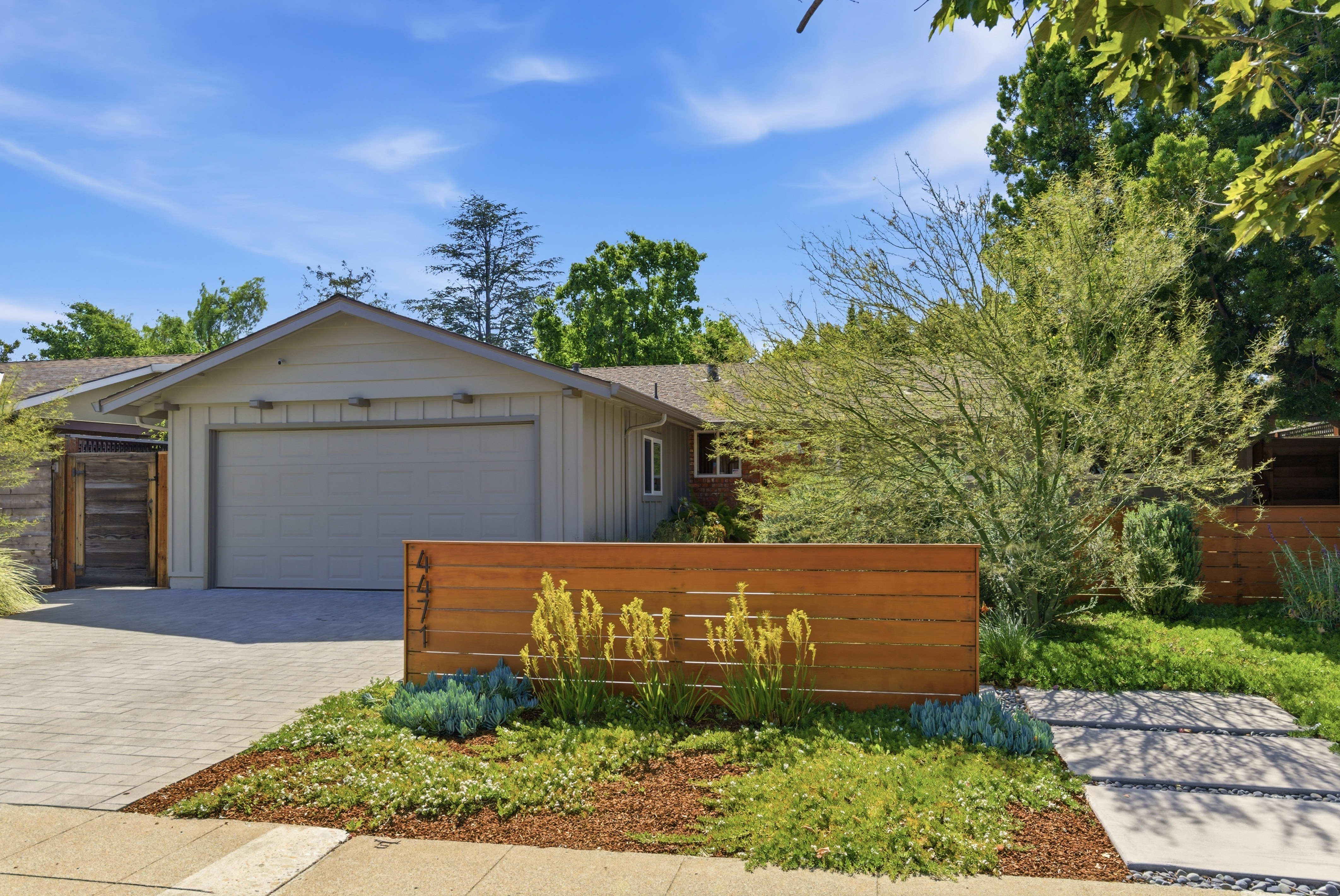  Private, Stylishly Updated Home in Prime Cambrian Location - 物件實景