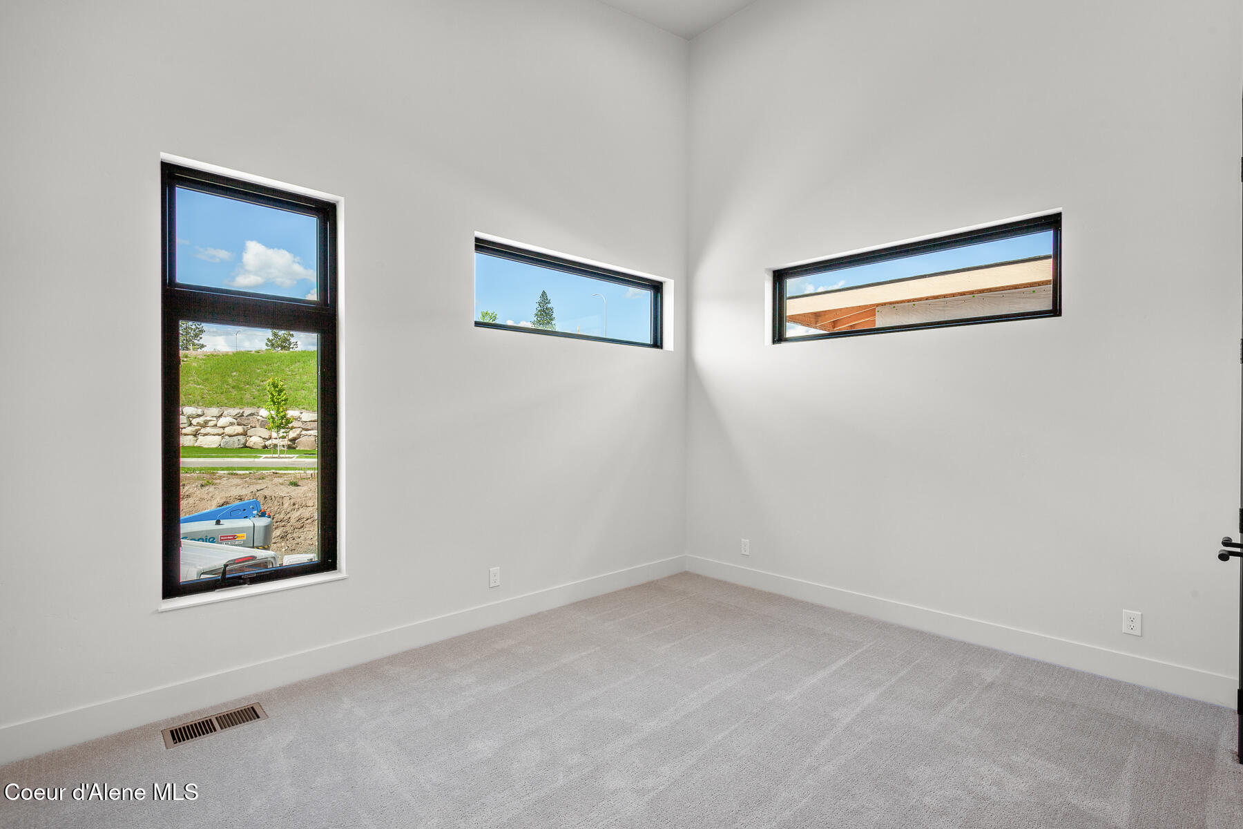 Coeur d'Alene, Idaho, 83814, United States, 3 Bedrooms Bedrooms, ,4 BathroomsBathrooms,Residential,For Sale,2005141