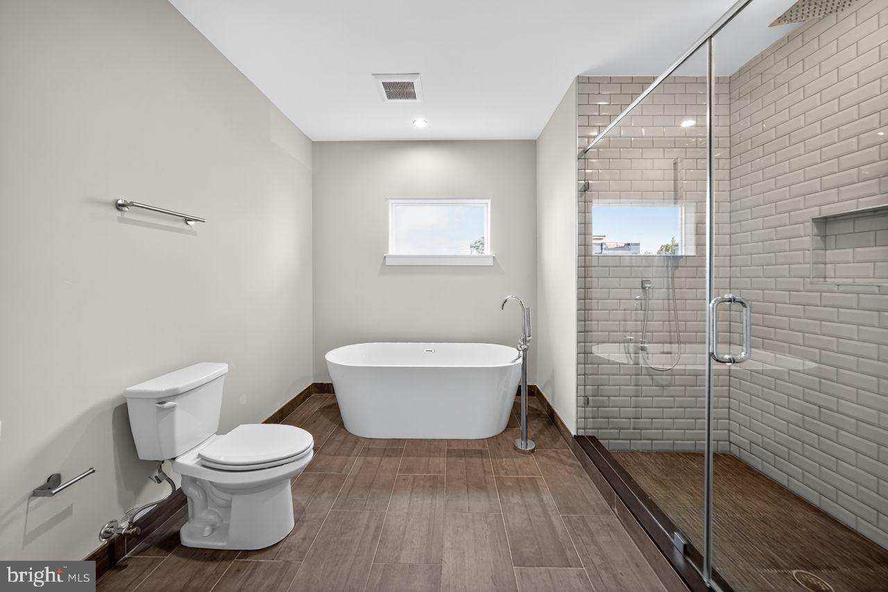 Philadelphia, Pennsylvania, 19146, United States, 4 Bedrooms Bedrooms, ,3 BathroomsBathrooms,Residential,For Sale,1960964