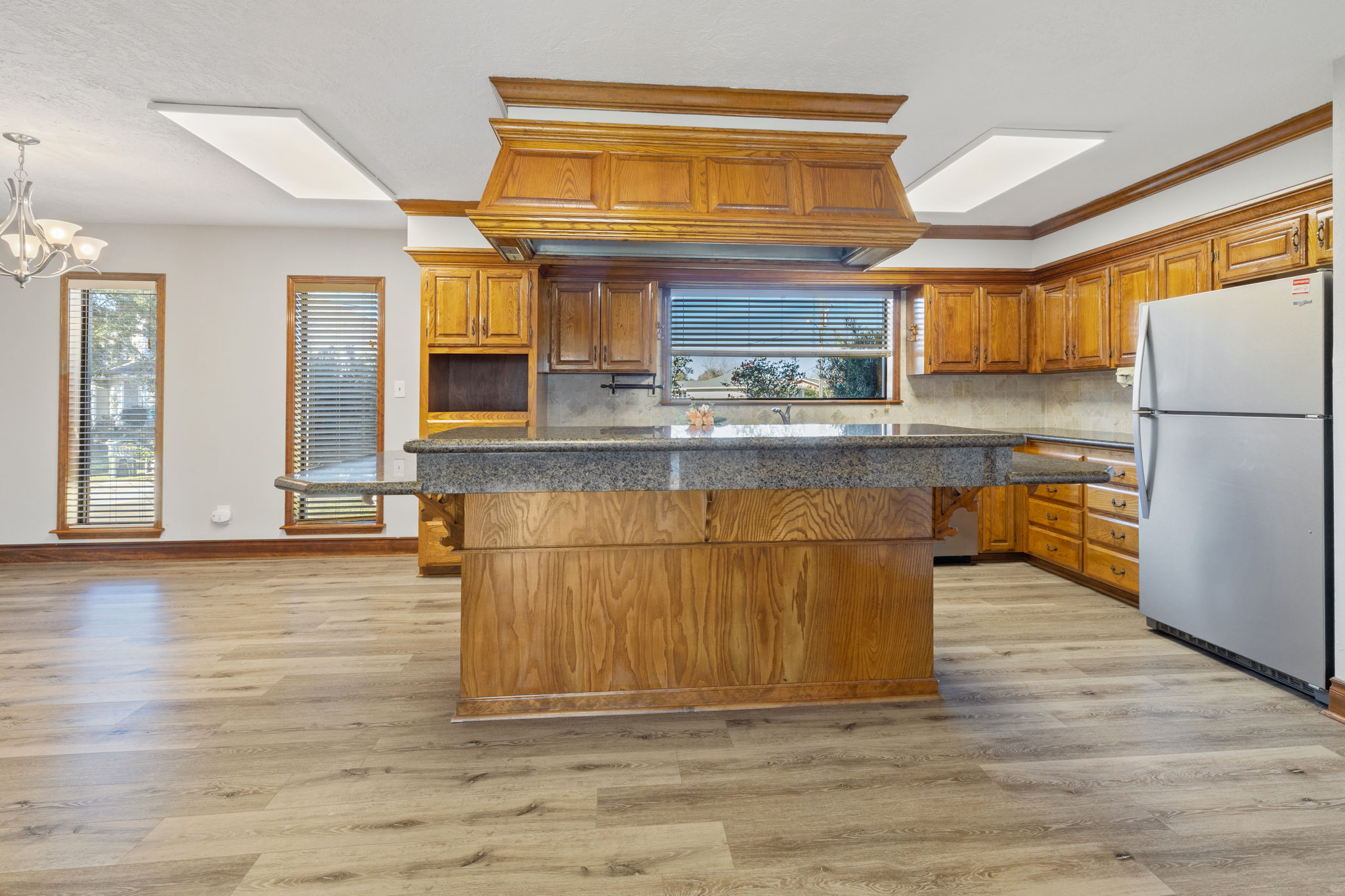 Lake Charles, Louisiana, 70601, United States, 4 Bedrooms Bedrooms, ,3 BathroomsBathrooms,Residential,For Sale,2005290