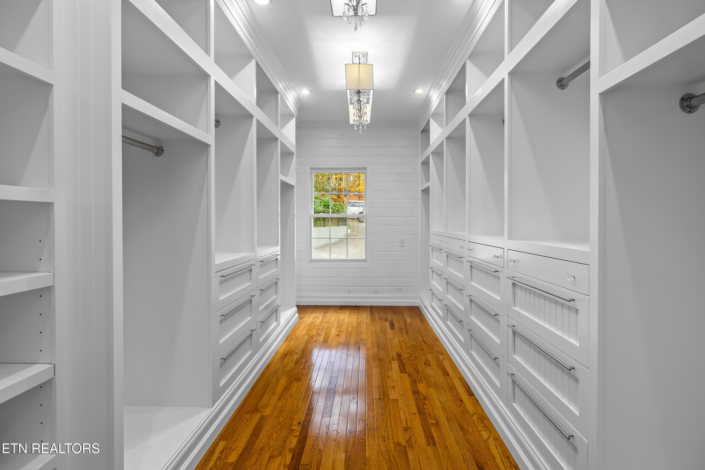 Maryville, Tennessee, 37803, United States, 4 Bedrooms Bedrooms, ,5 BathroomsBathrooms,Residential,For Sale,1984597