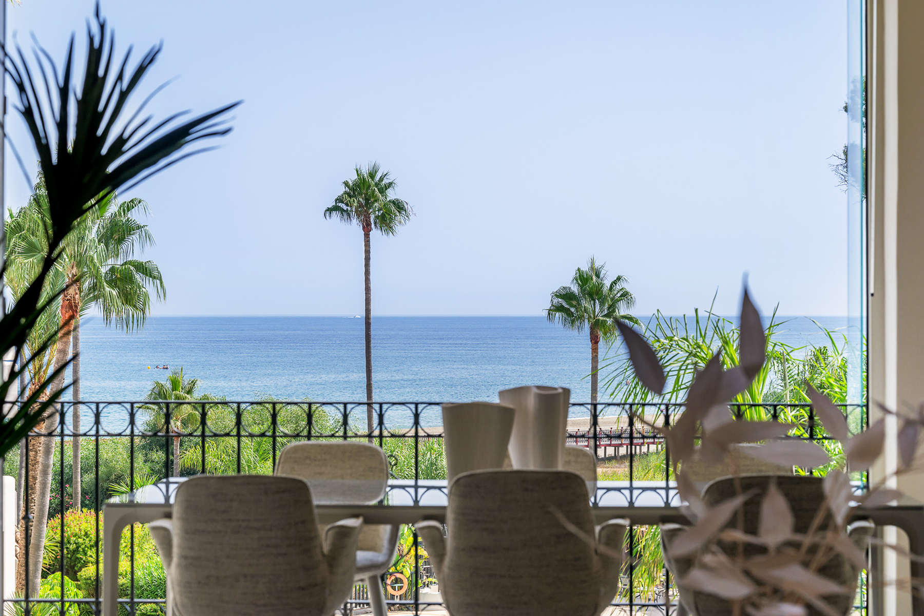  Beachfront corner apartment with expansive terrace in Estepona - 物件實景