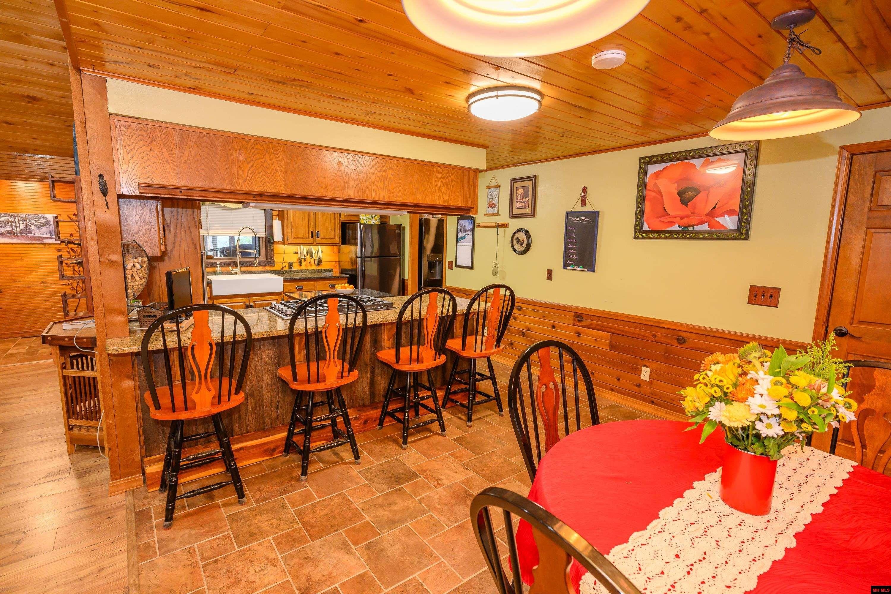 Mountain Home, Arkansas, 72653, United States, 2 Bedrooms Bedrooms, ,3 BathroomsBathrooms,Residential,For Sale,2009104