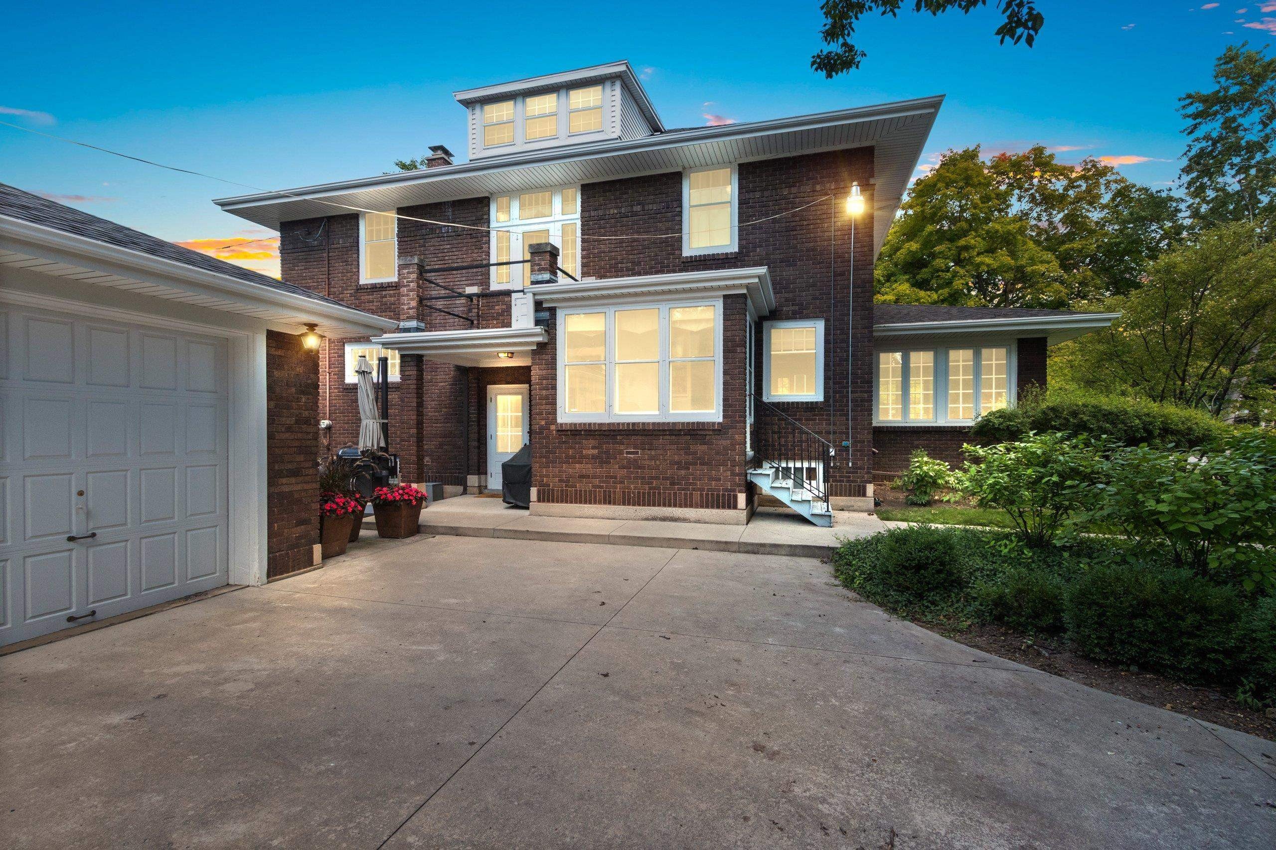 GREEN BAY, Wisconsin, 54301-3217, United States, 4 Bedrooms Bedrooms, ,3 BathroomsBathrooms,Residential,For Sale,1984503