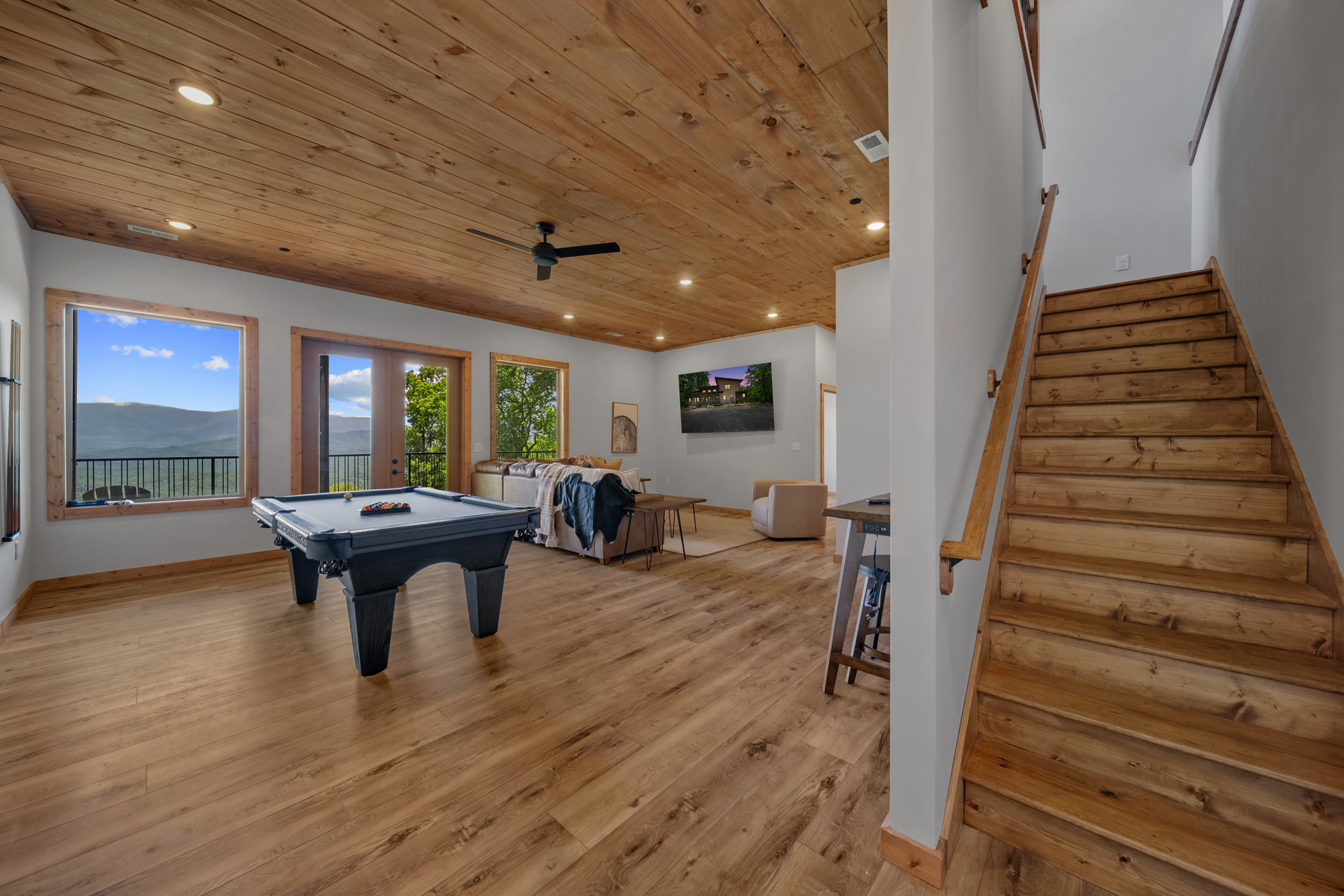 Sevierville, Tennessee, 37862, United States, 5 Bedrooms Bedrooms, ,6 BathroomsBathrooms,Residential,For Sale,1914652