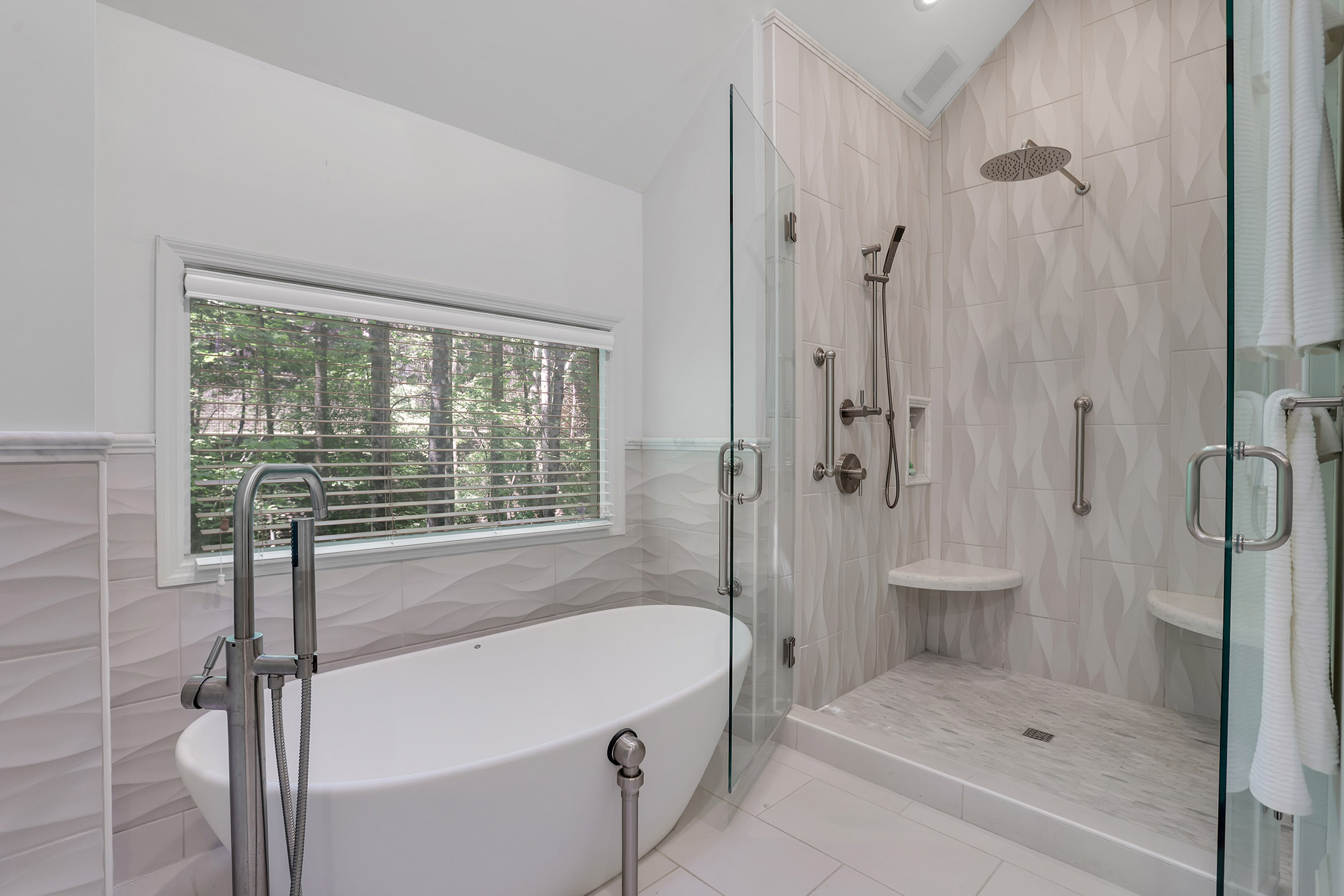  Glen Errol Gem with Daylight Basement and Expansion Potential - 物件實景