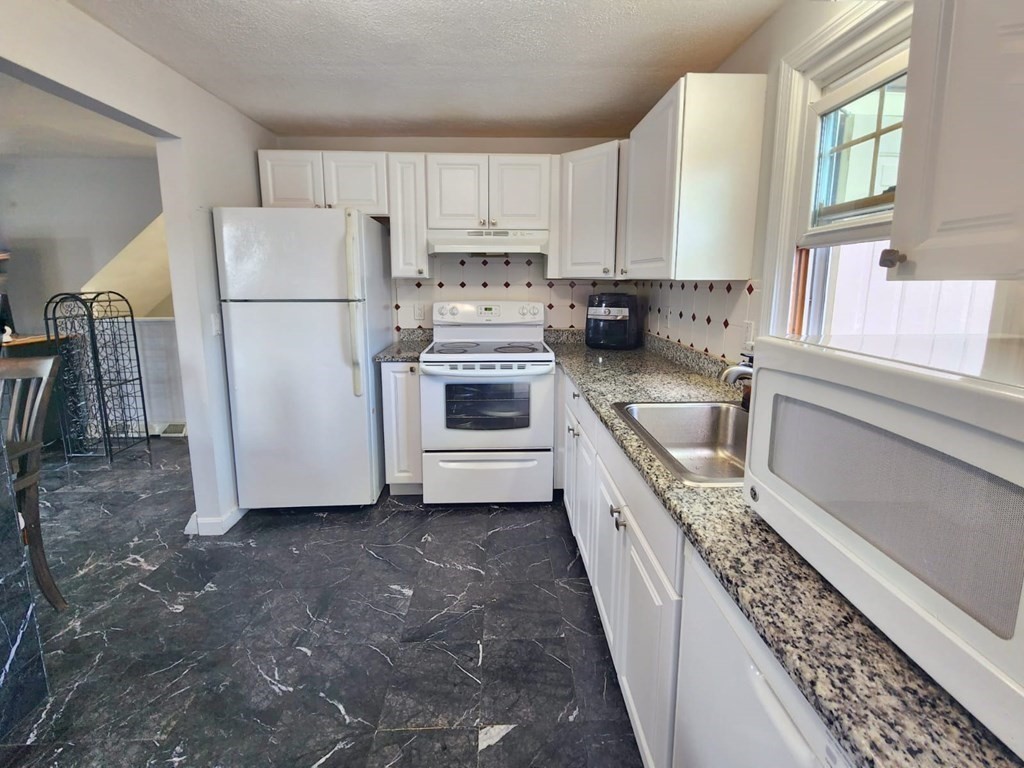 Revere, Massachusetts, 02151, United States, 3 Bedrooms Bedrooms, ,2 BathroomsBathrooms,Residential,For Sale,1993819