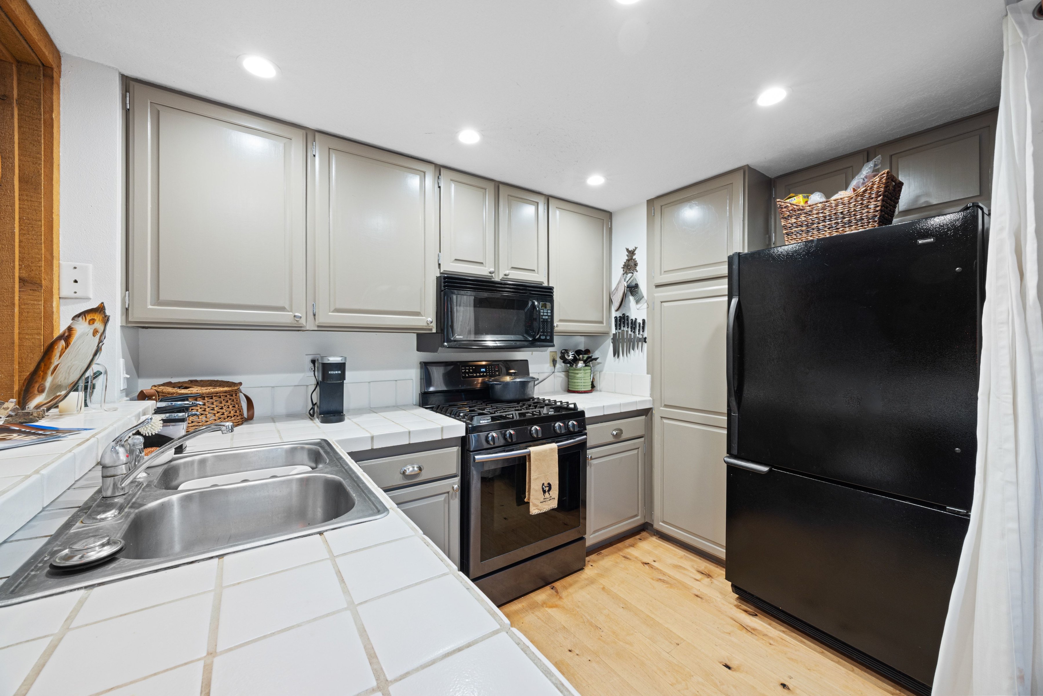  Beautifully Updated Two-Bedroom Elkhorn Condominium - 物件實景