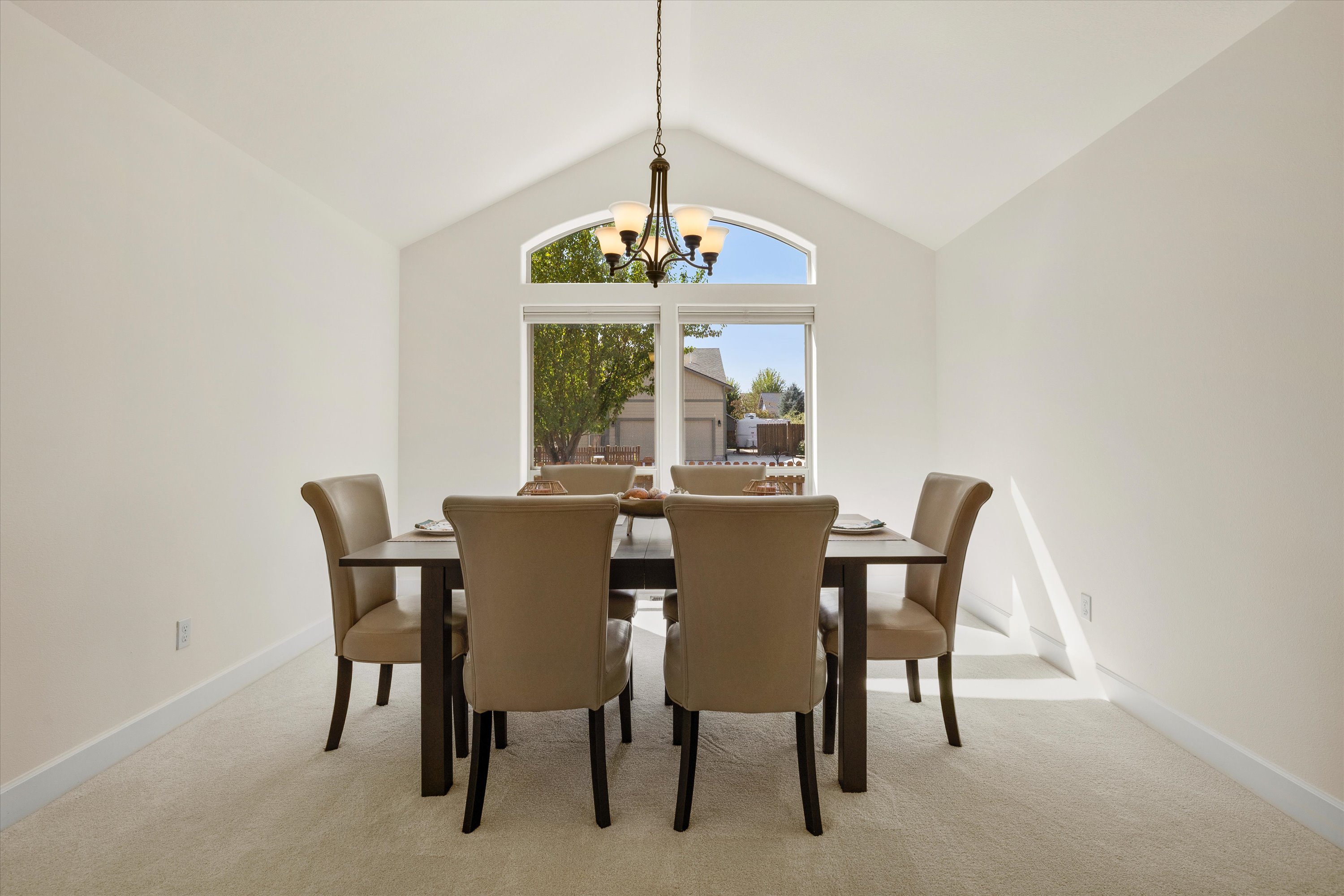 Bend, Oregon, 97702, United States, 3 Bedrooms Bedrooms, ,2 BathroomsBathrooms,Residential,For Sale,1941729