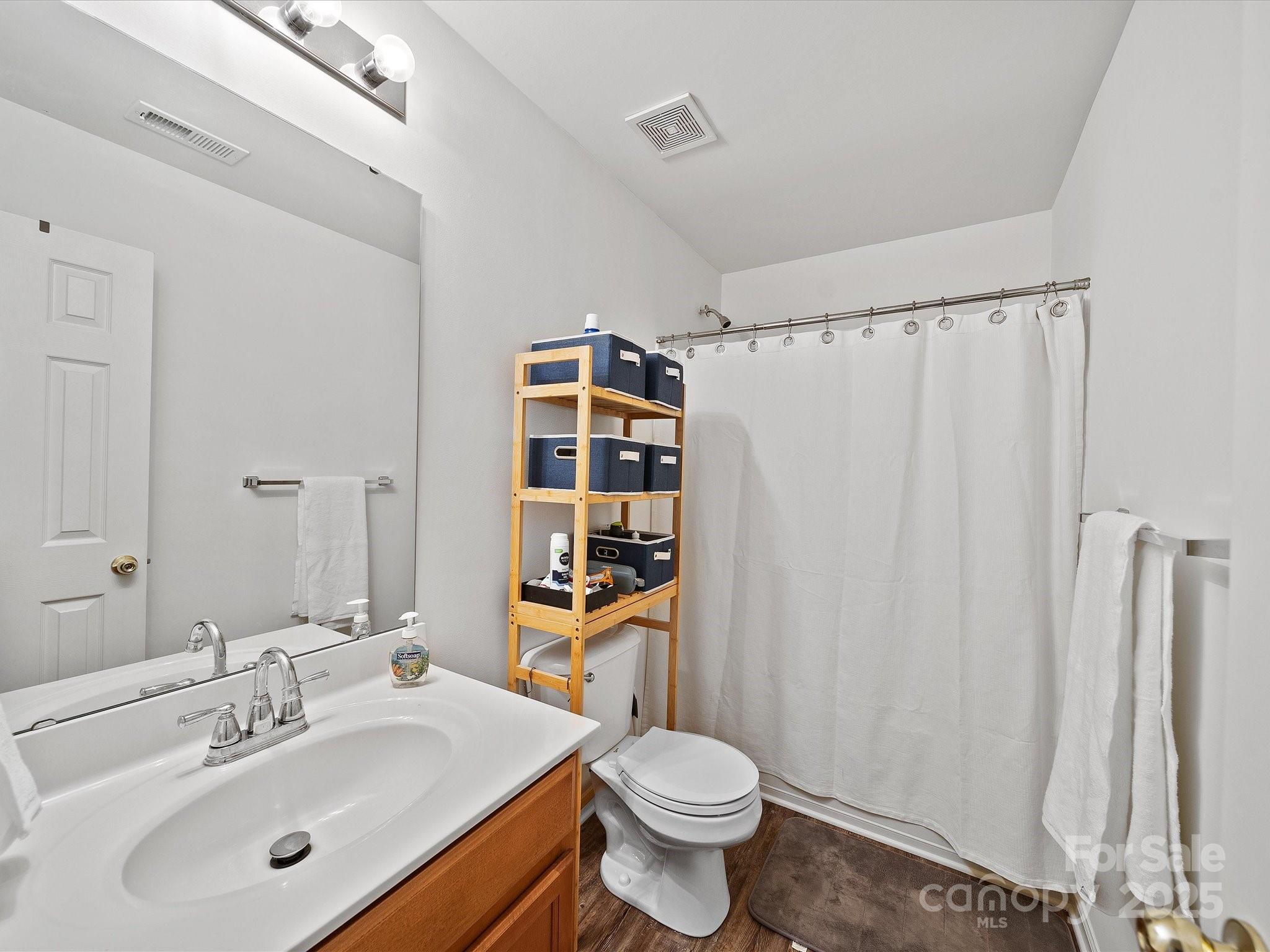 Matthews, North Carolina, 28105, United States, 4 Bedrooms Bedrooms, ,3 BathroomsBathrooms,Residential,For Sale,1865388